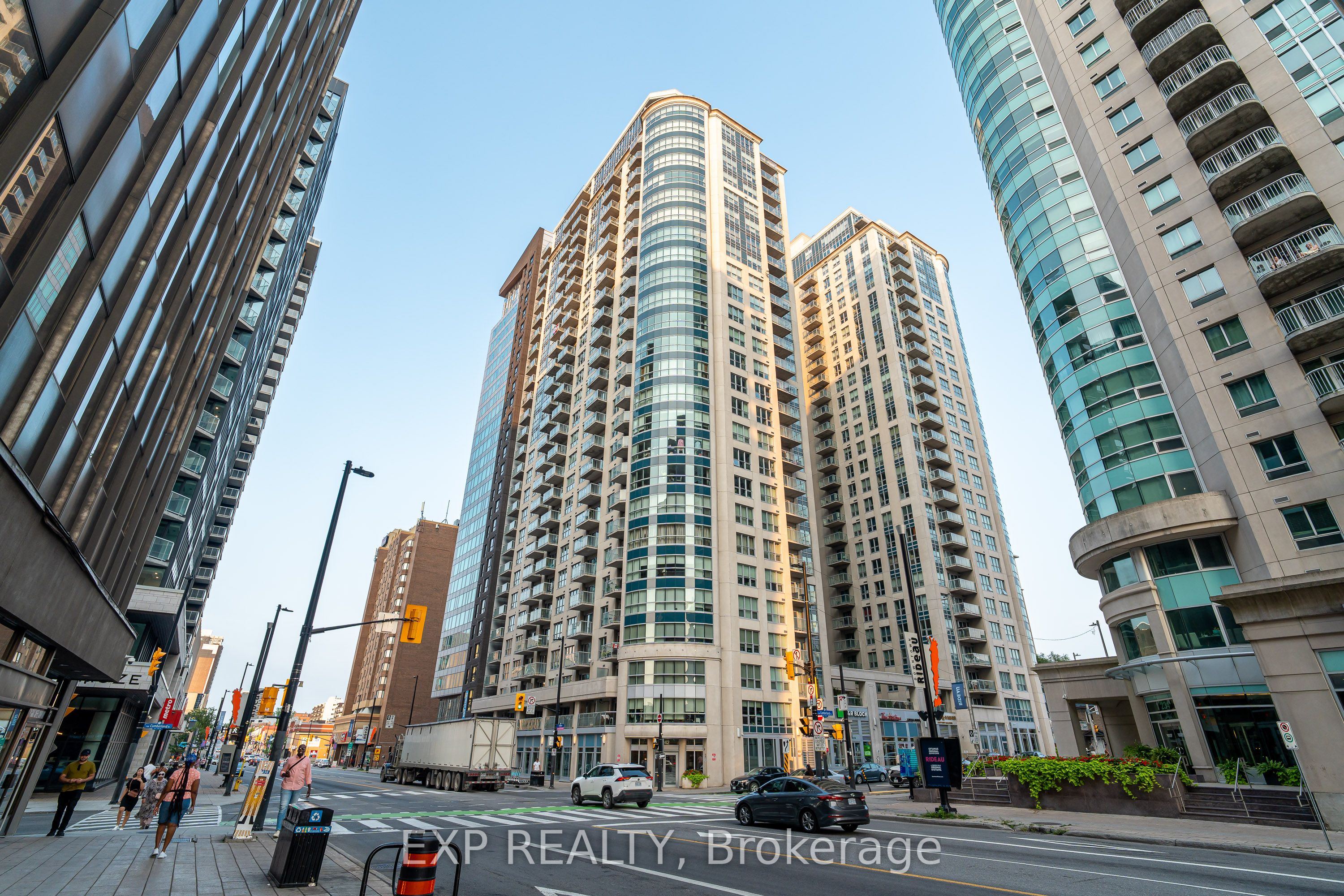 242 Rideau St Property Photo 1