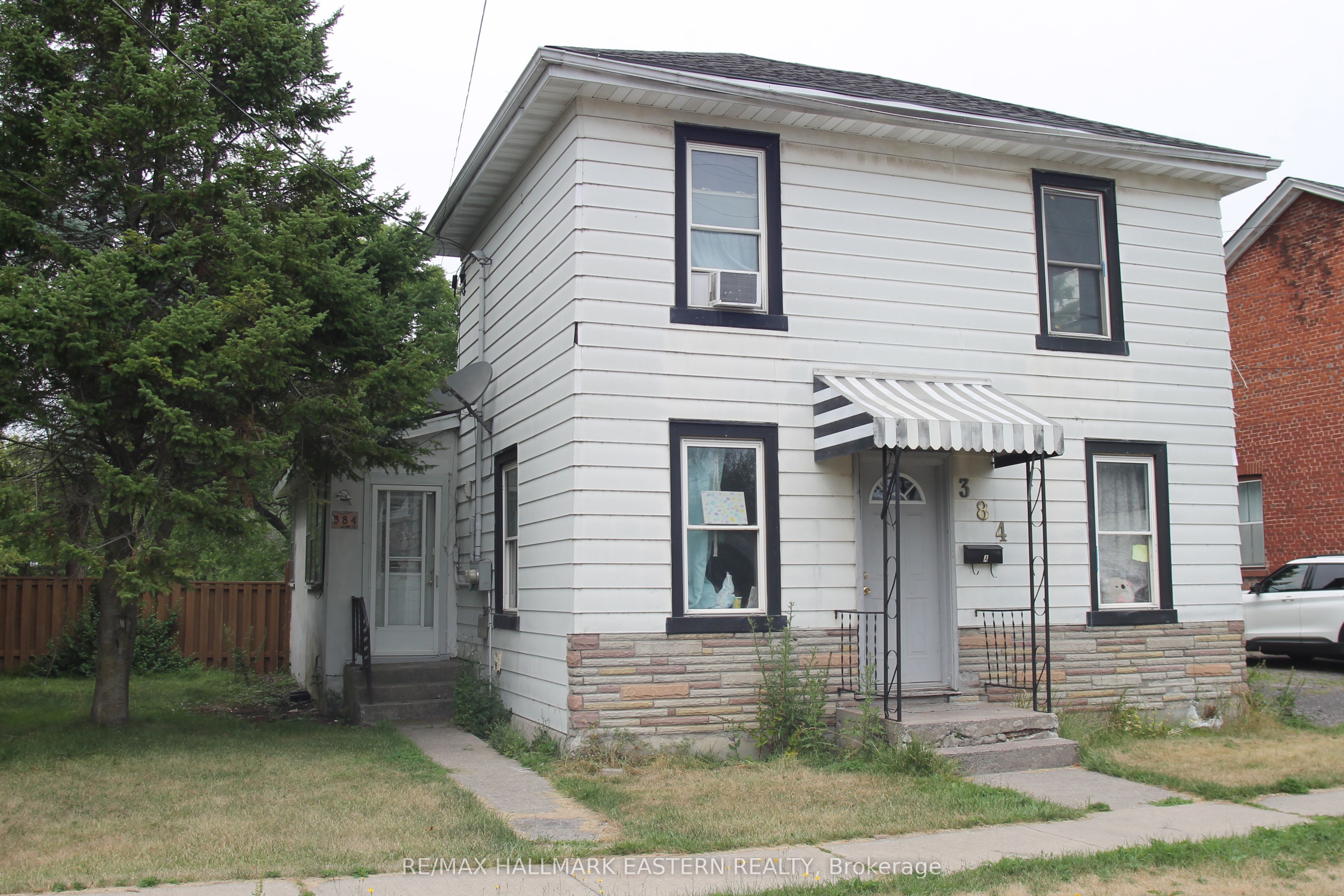 384 King St W Property Photo 1