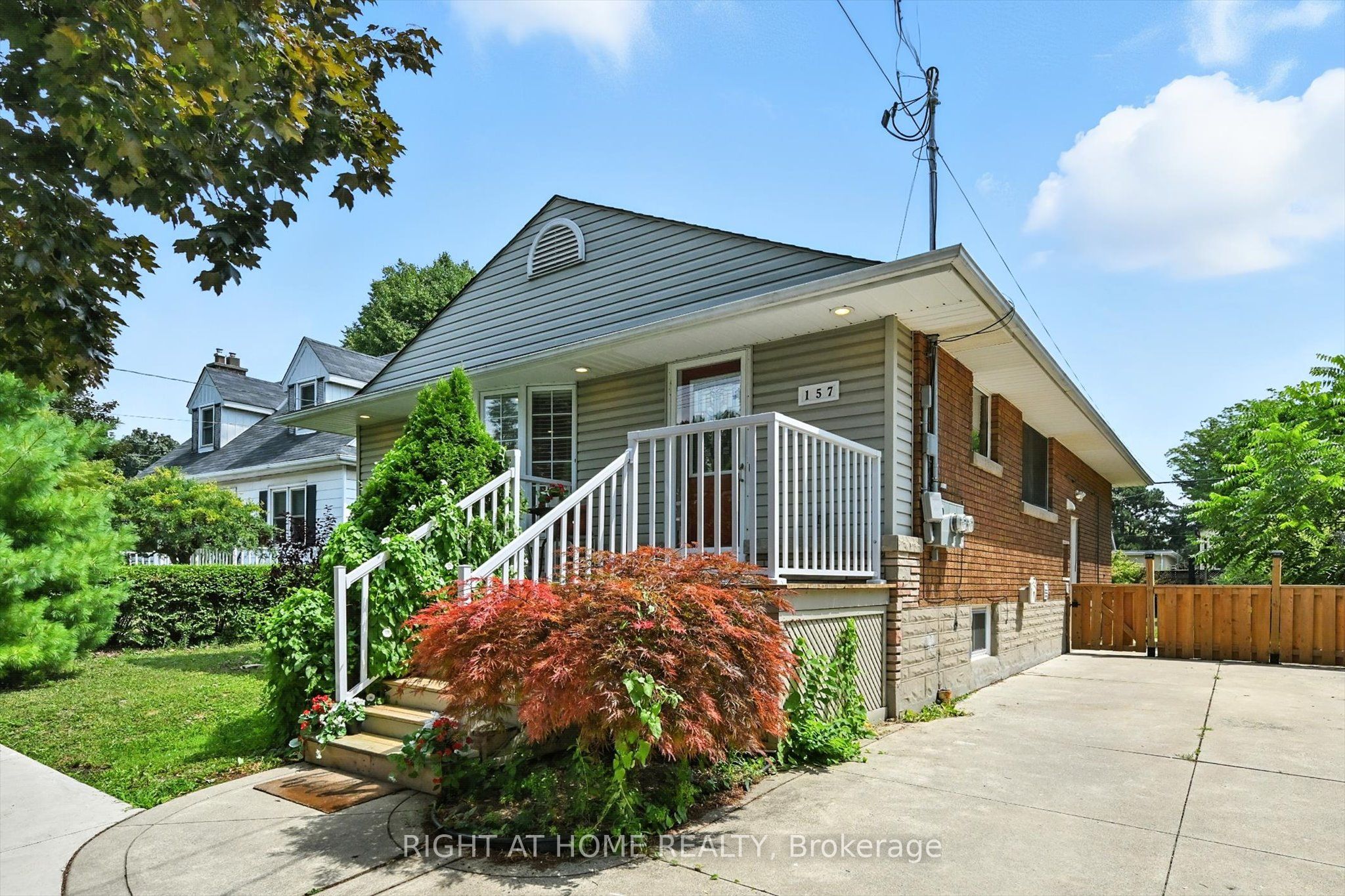 157 W 19th St Property Photo 1