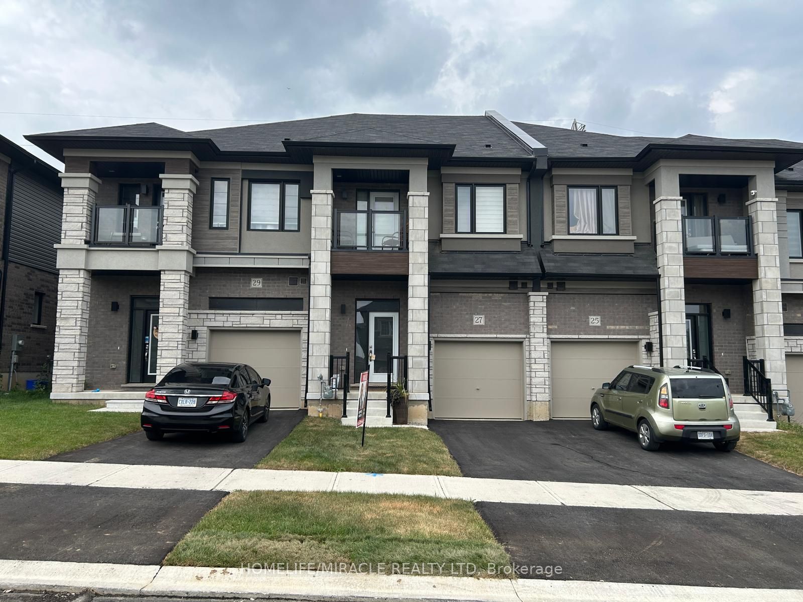 27 George Briar Drive W Property Photo 1