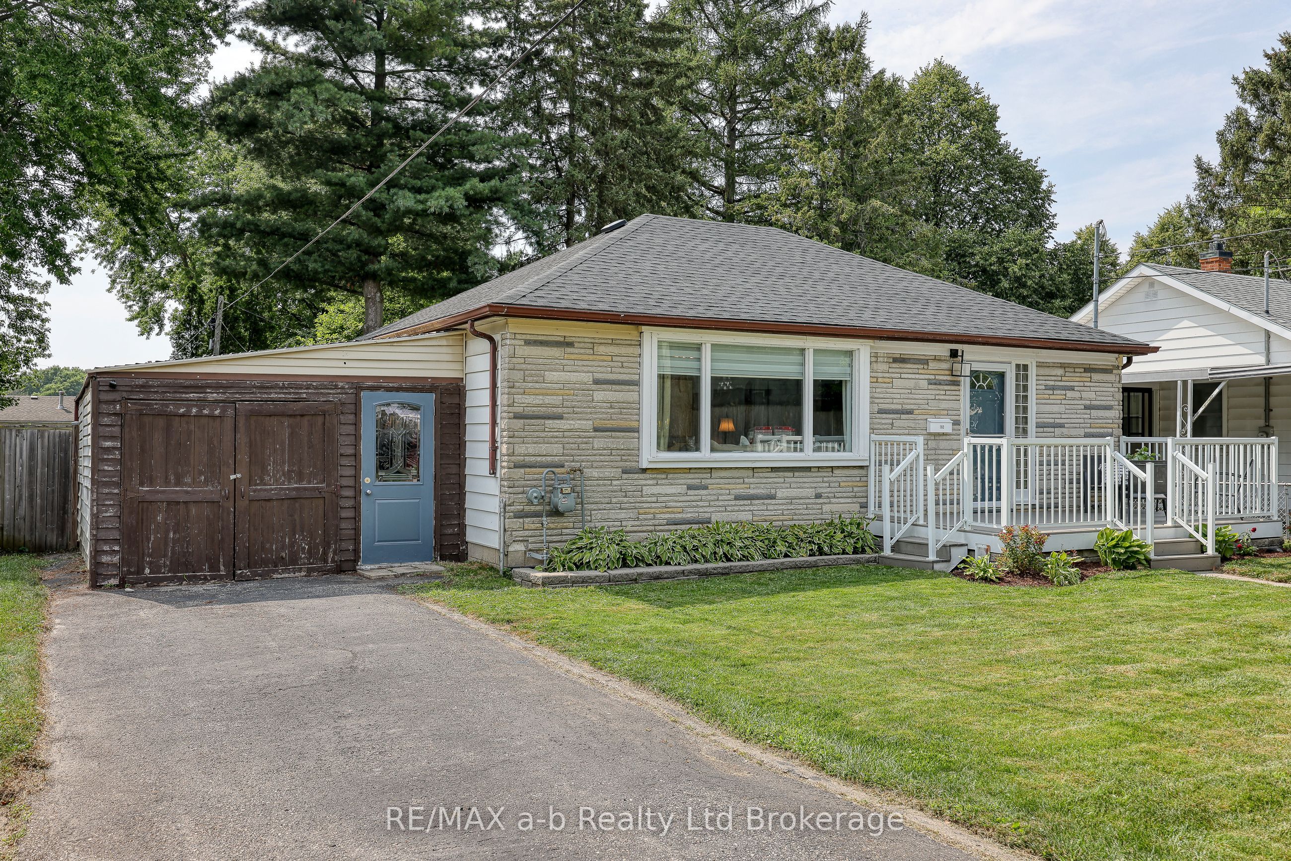 182 Waterloo St Property Photo 1