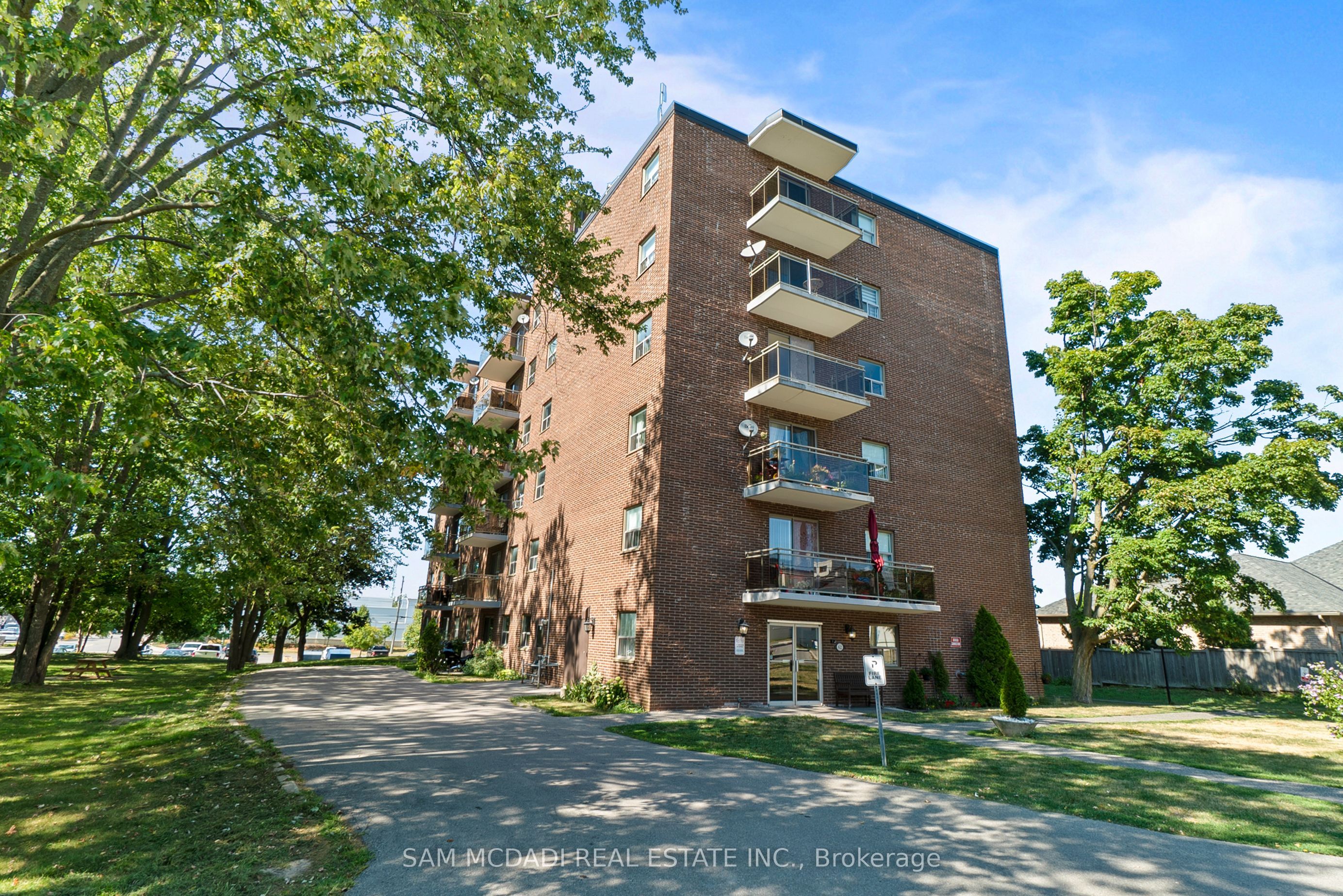62 Spencer St E Property Photo 1