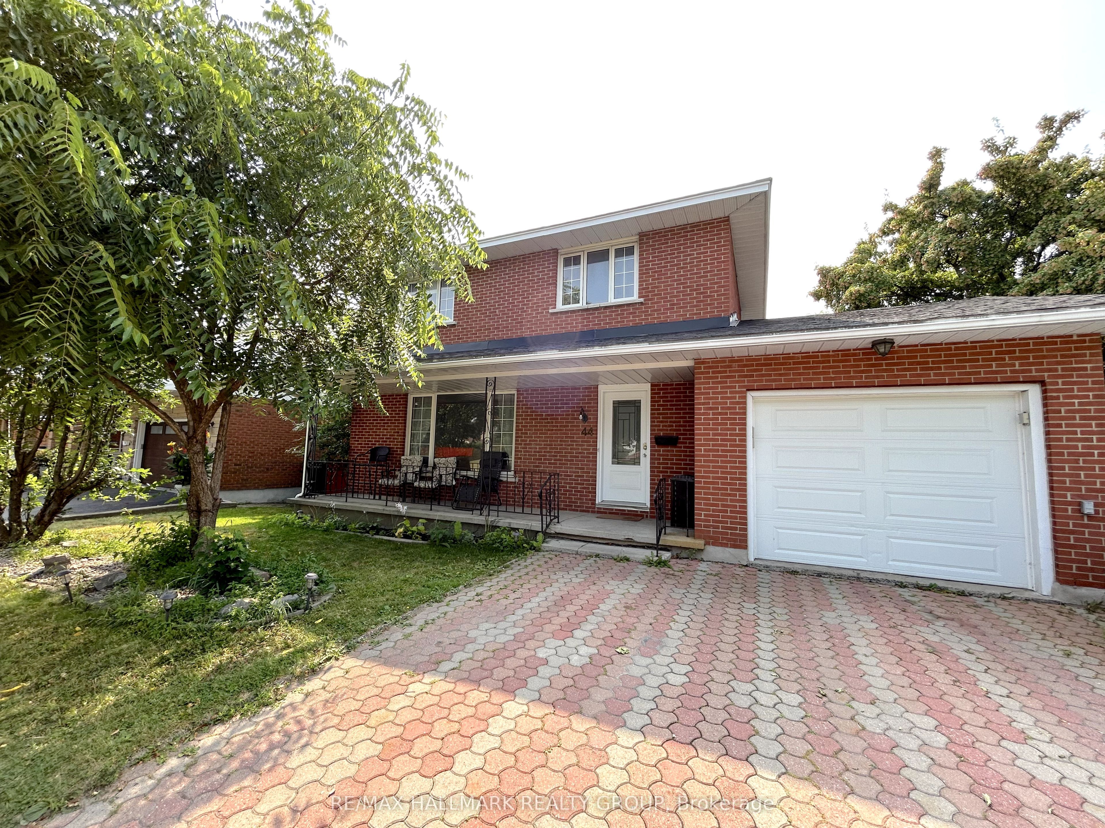 44 Meadowlands Dr W Property Photo 1