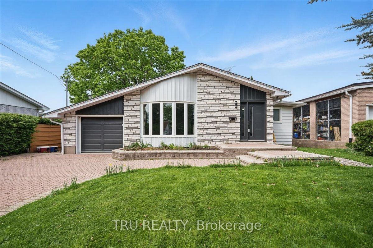 2114 Balharrie Ave Property Photo 1