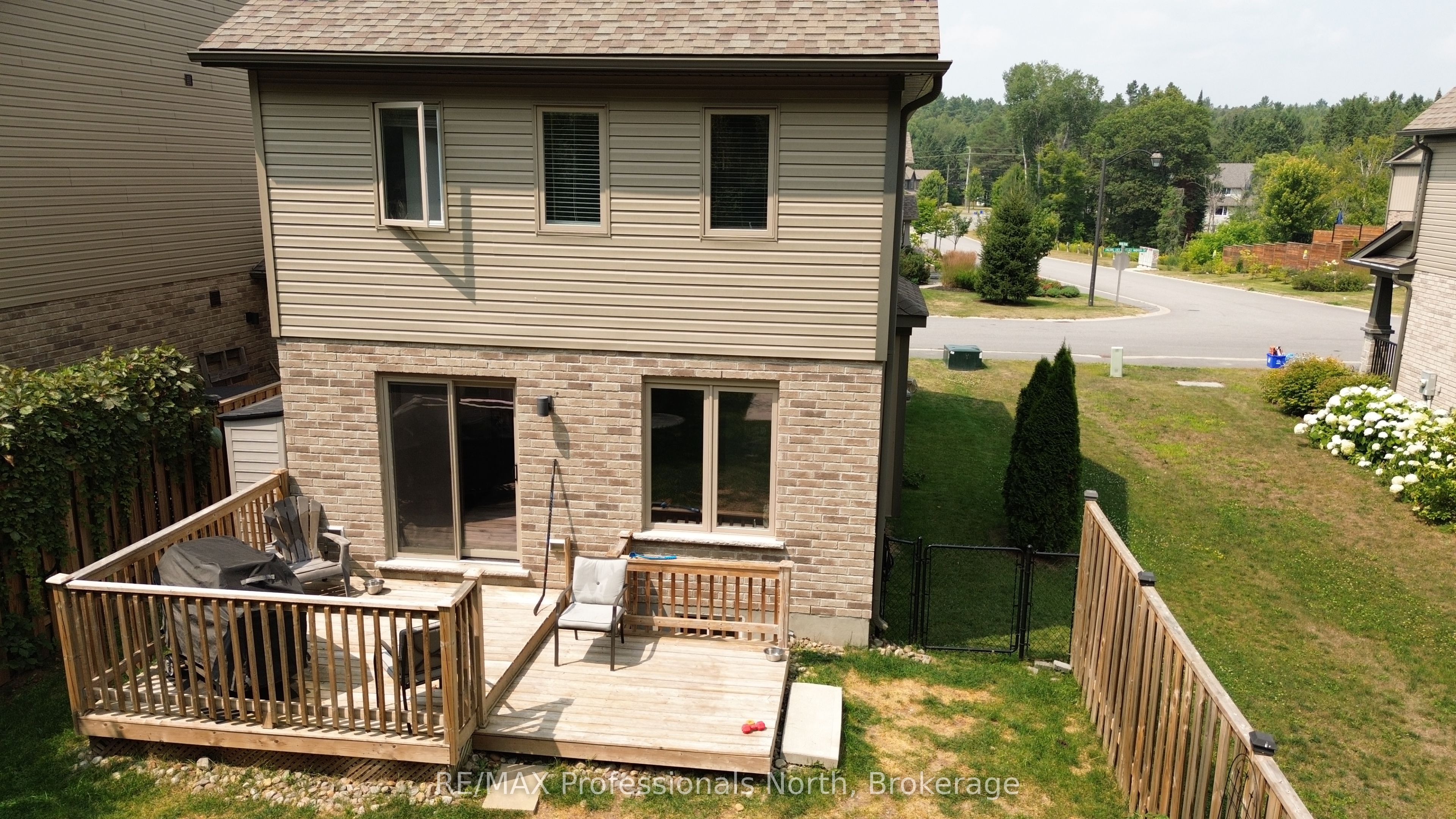 8 Spalding Crescent Property Photo 2