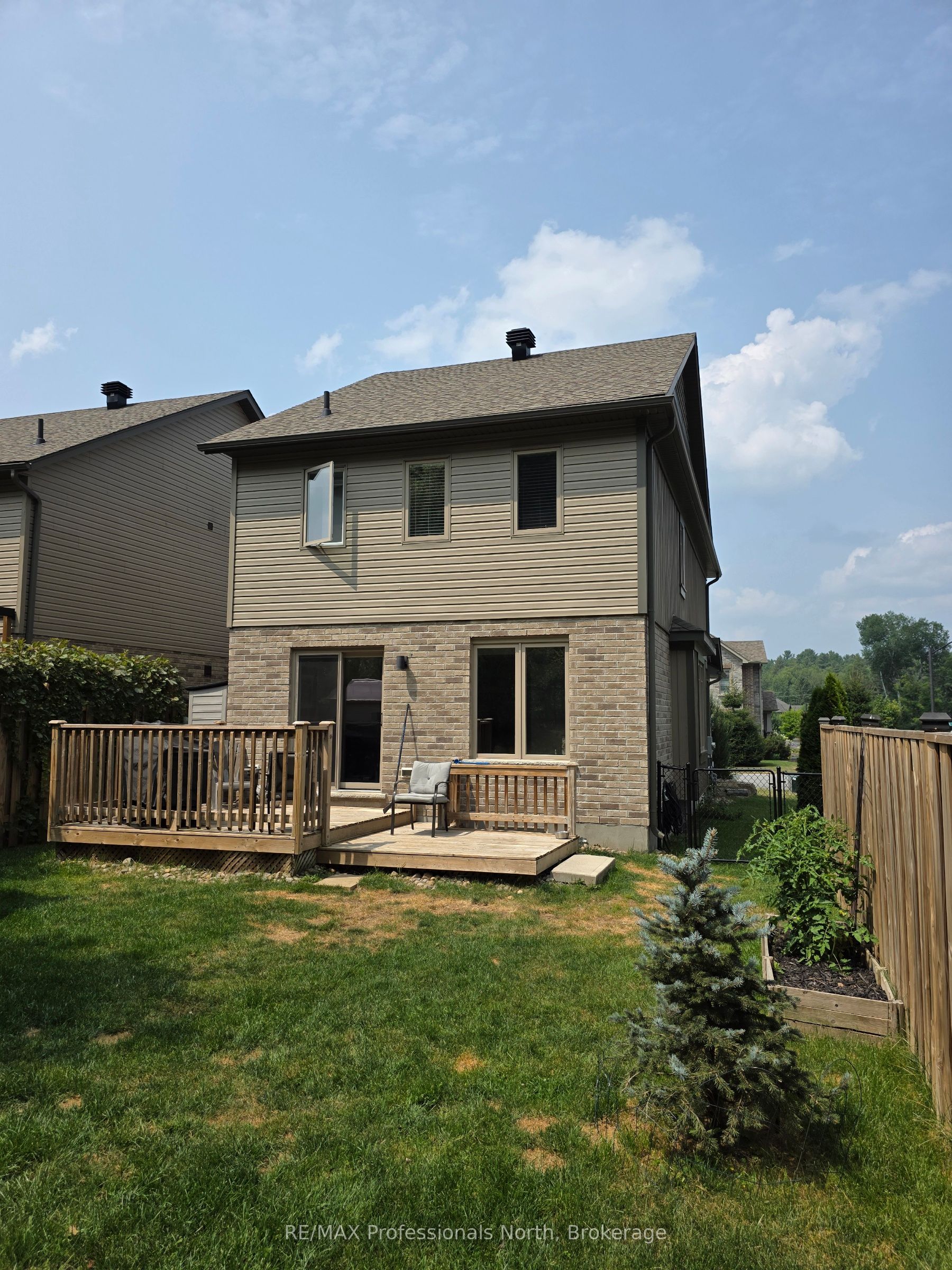 8 Spalding Crescent Property Photo 3