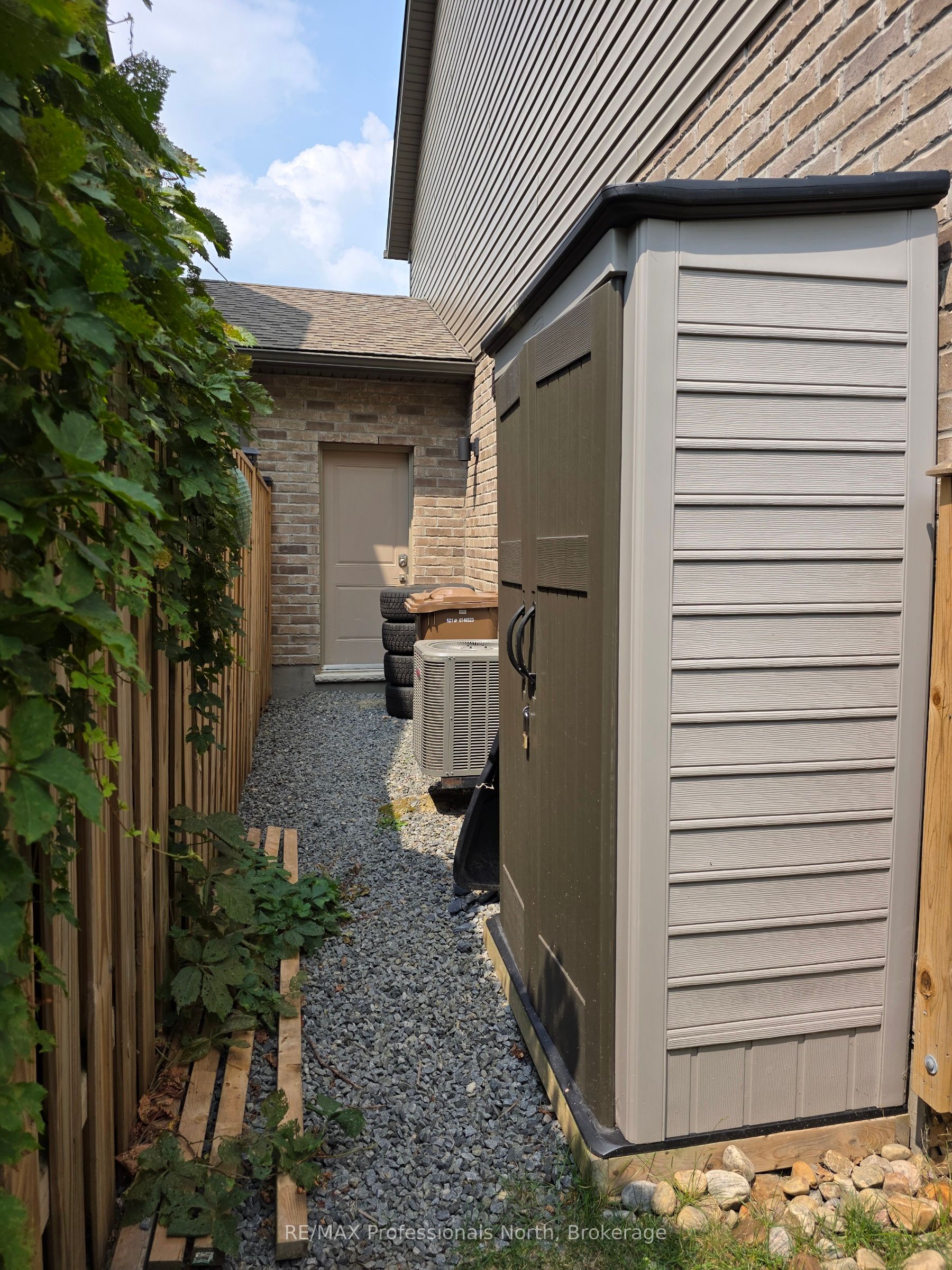 8 Spalding Crescent Property Photo 29