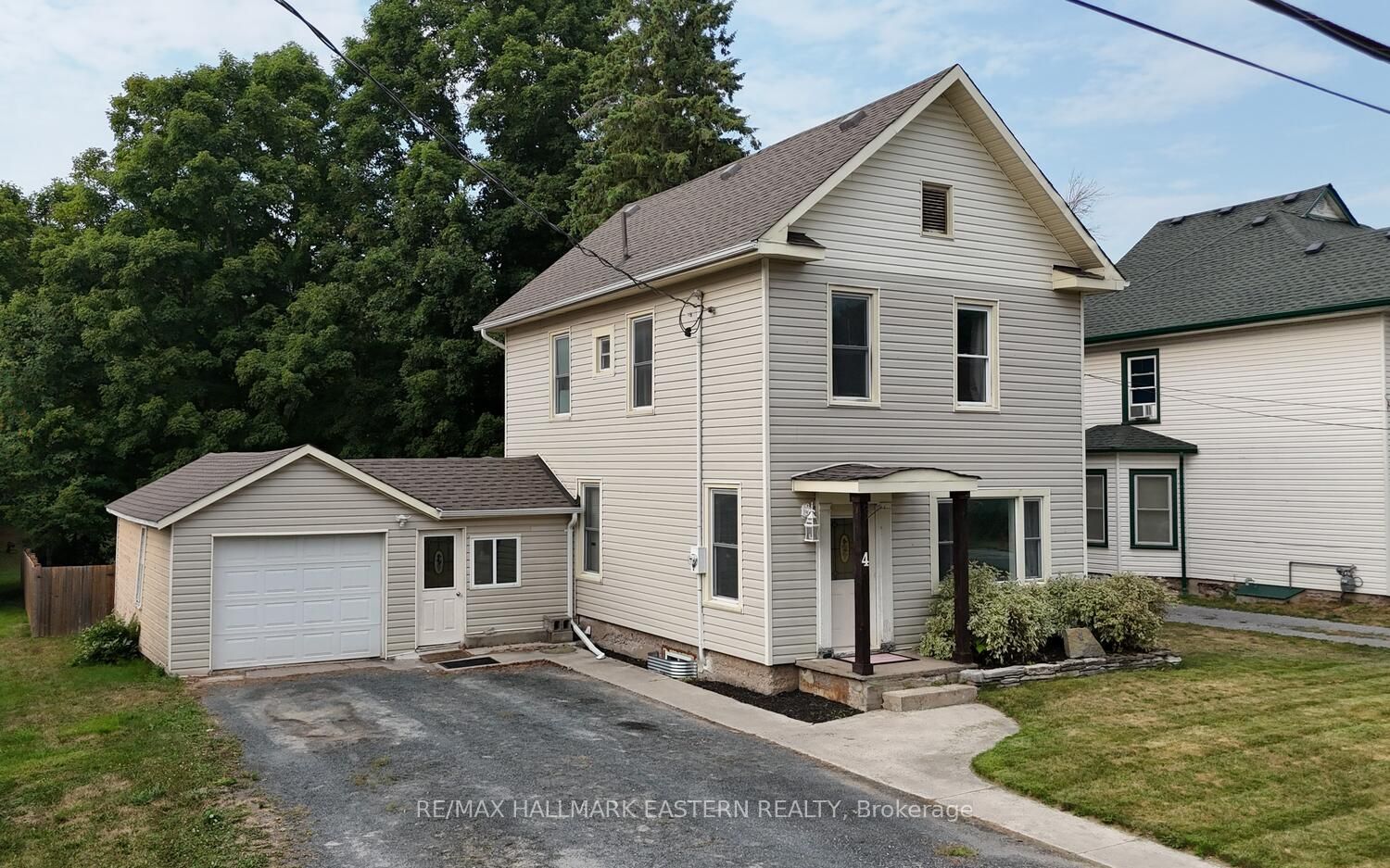 4 King Street W Property Photo 1