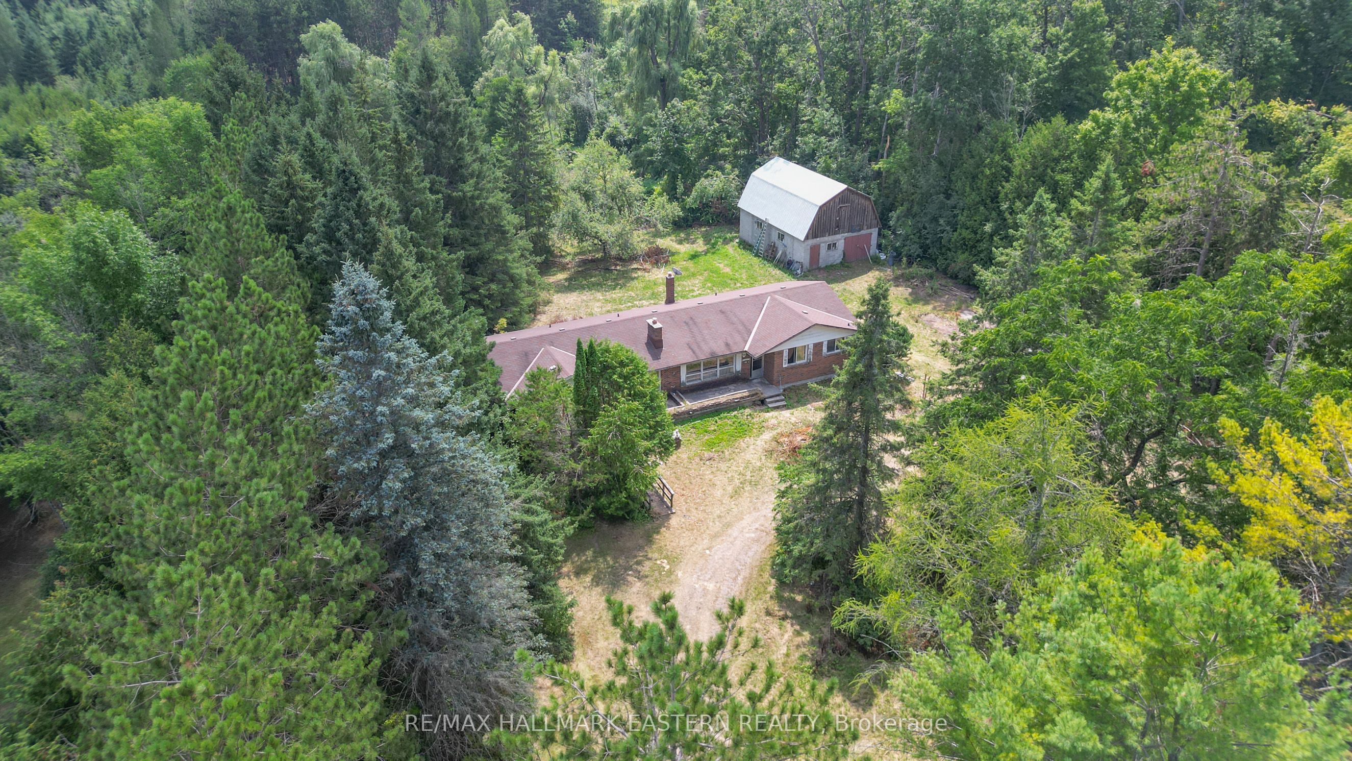 751 Ford Cres Property Photo 1