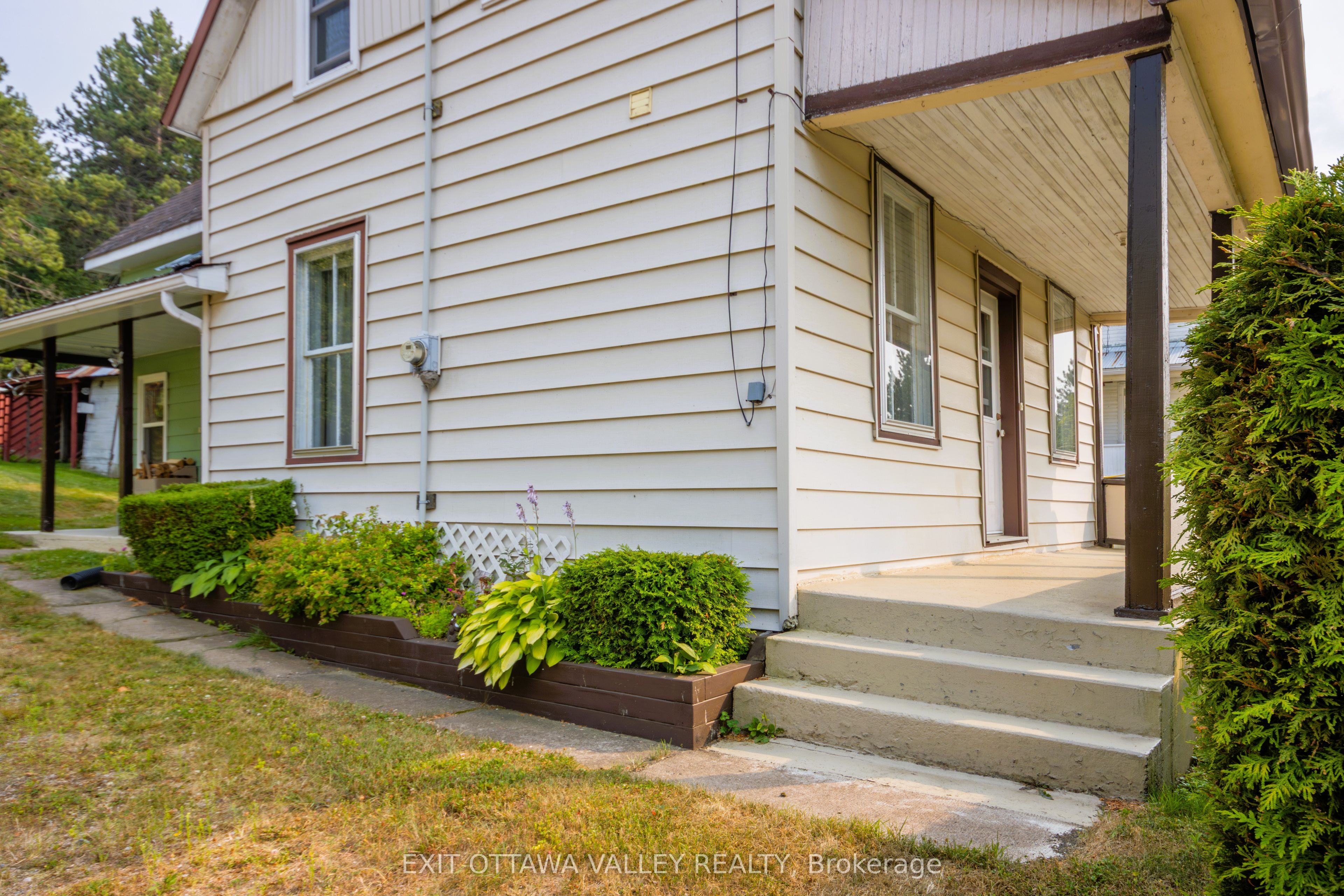 53 Burchat Street Property Photo 3