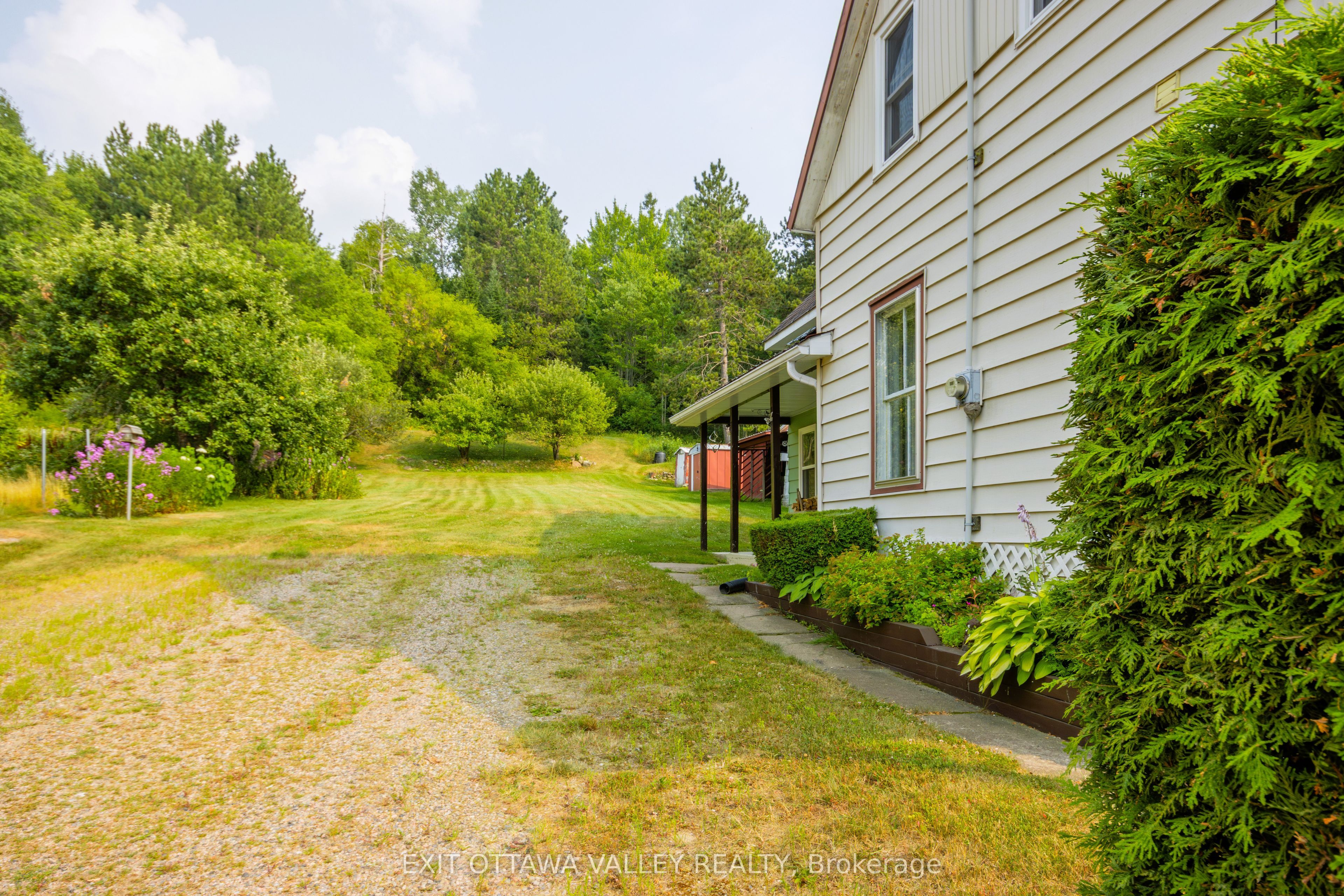 53 Burchat Street Property Photo 6