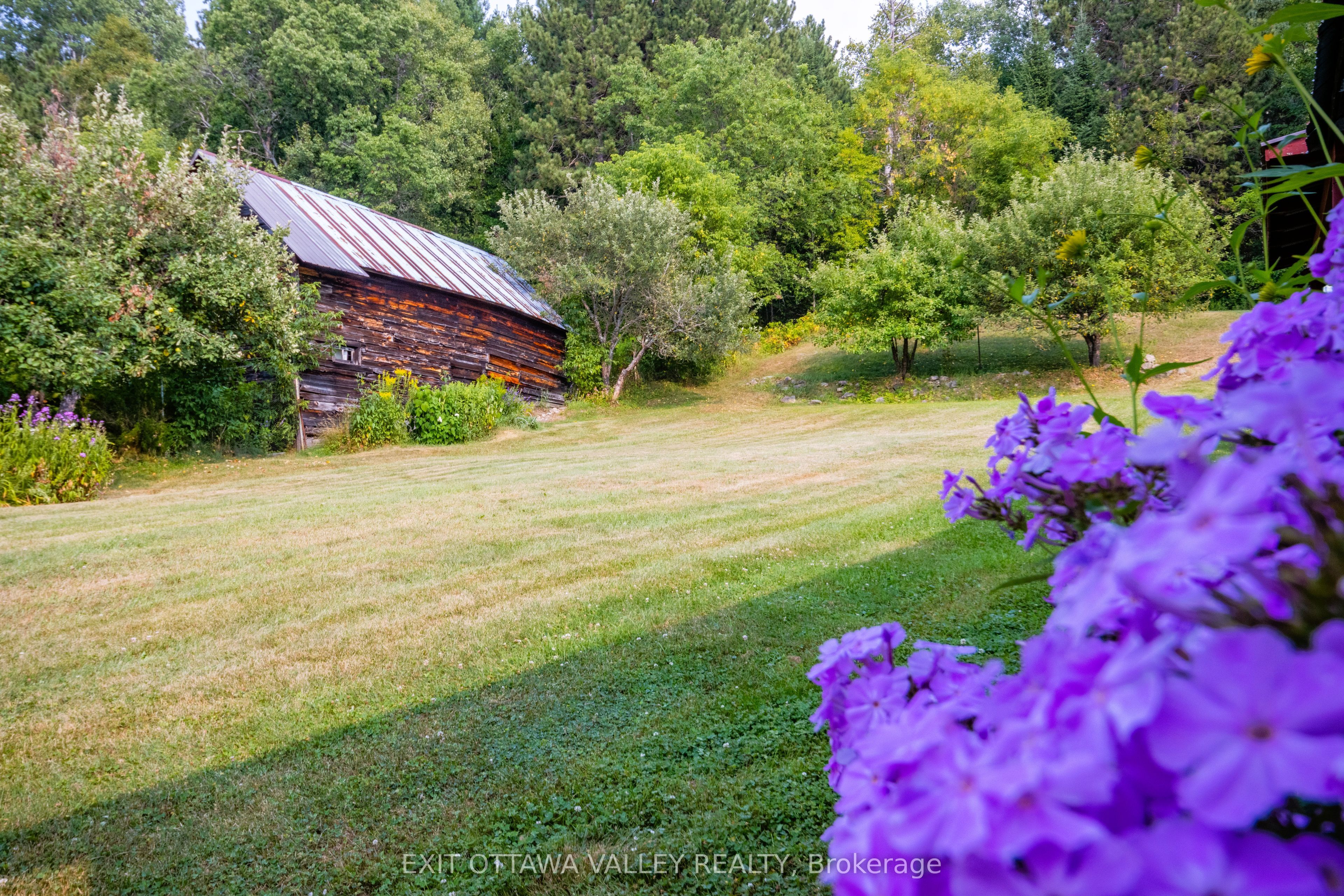 53 Burchat Street Property Photo 8