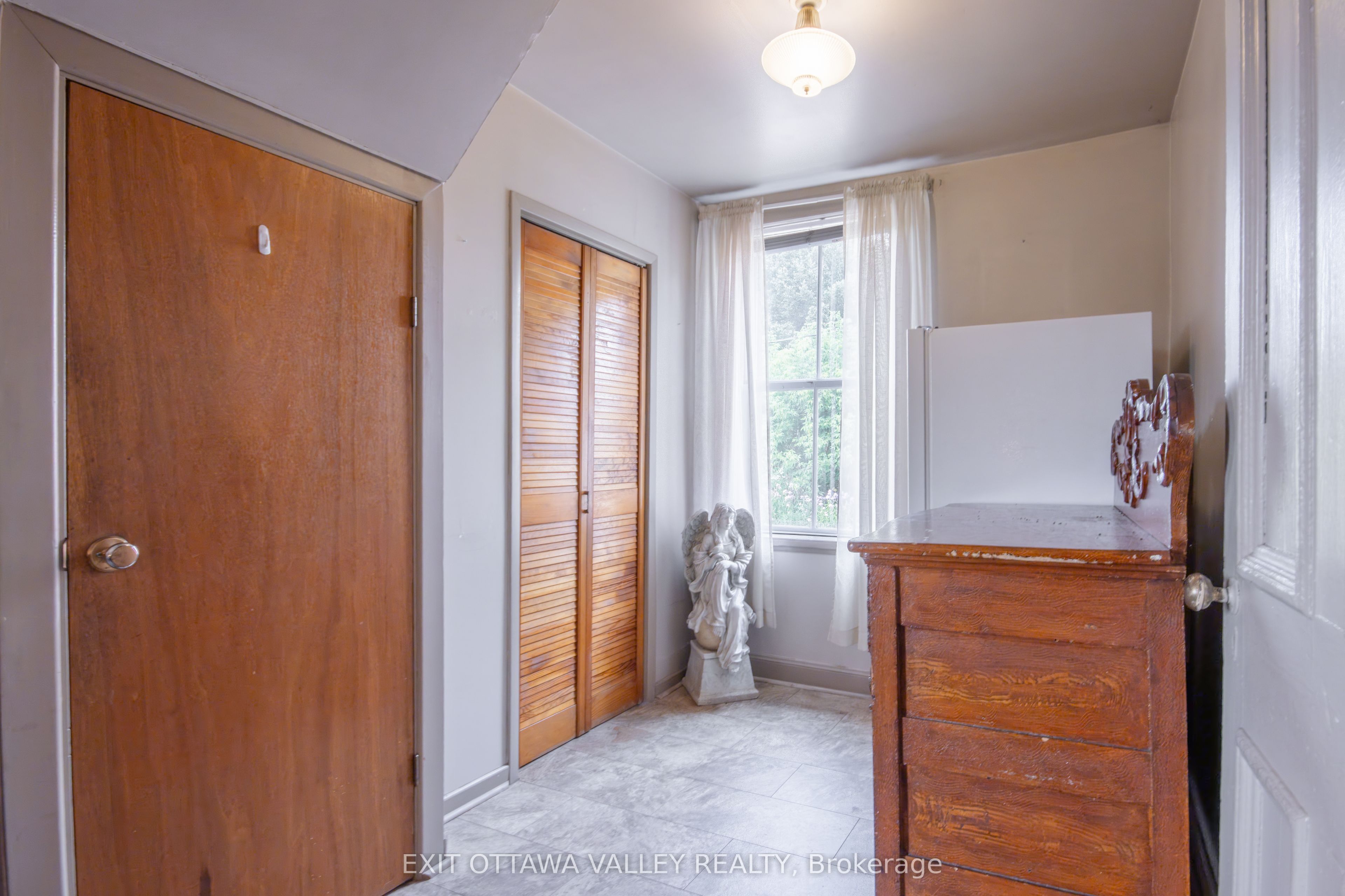 53 Burchat Street Property Photo 26