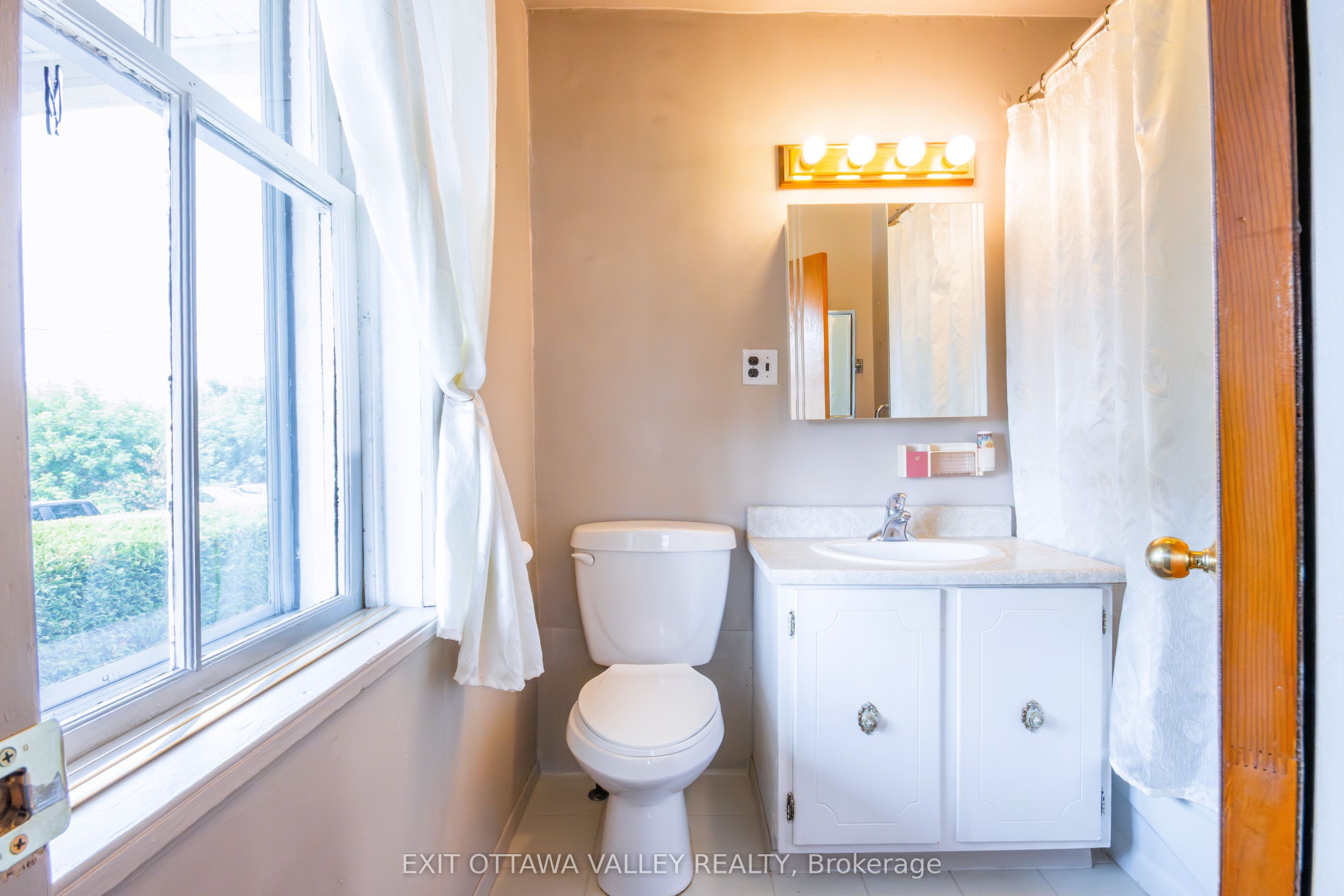 53 Burchat Street Property Photo 27