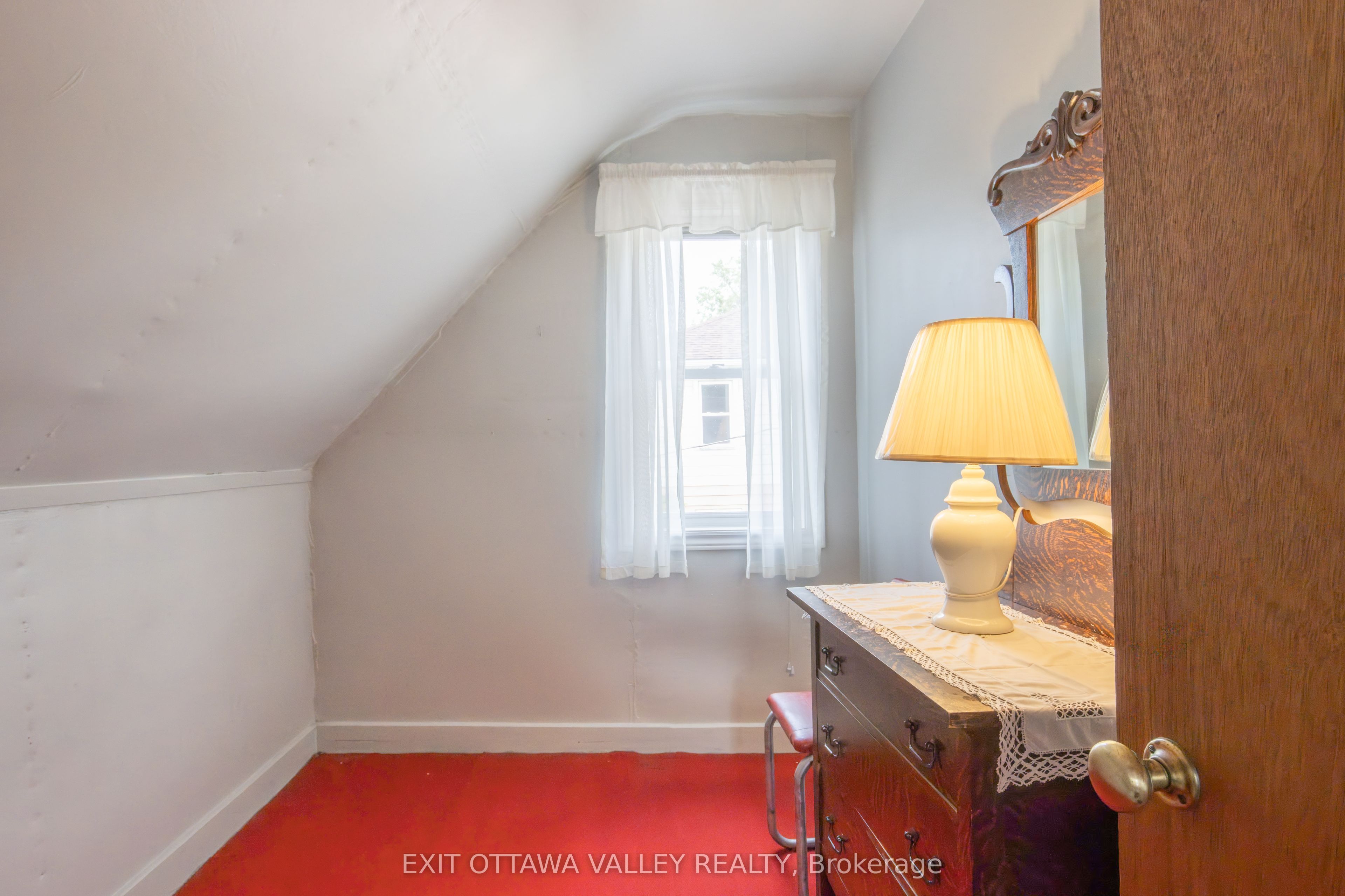 53 Burchat Street Property Photo 34