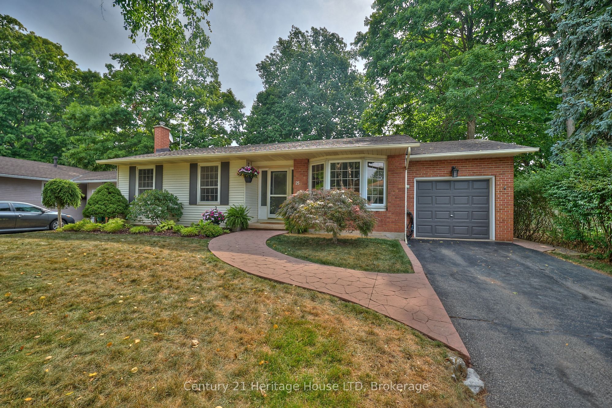 25 Birchpark Dr Property Photo 1