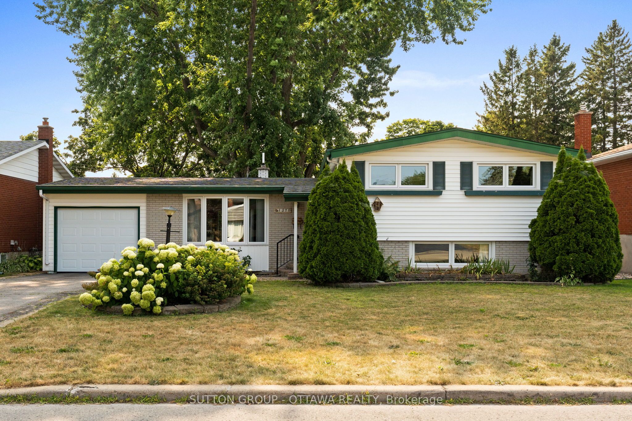 1370 Sault St Property Photo 1