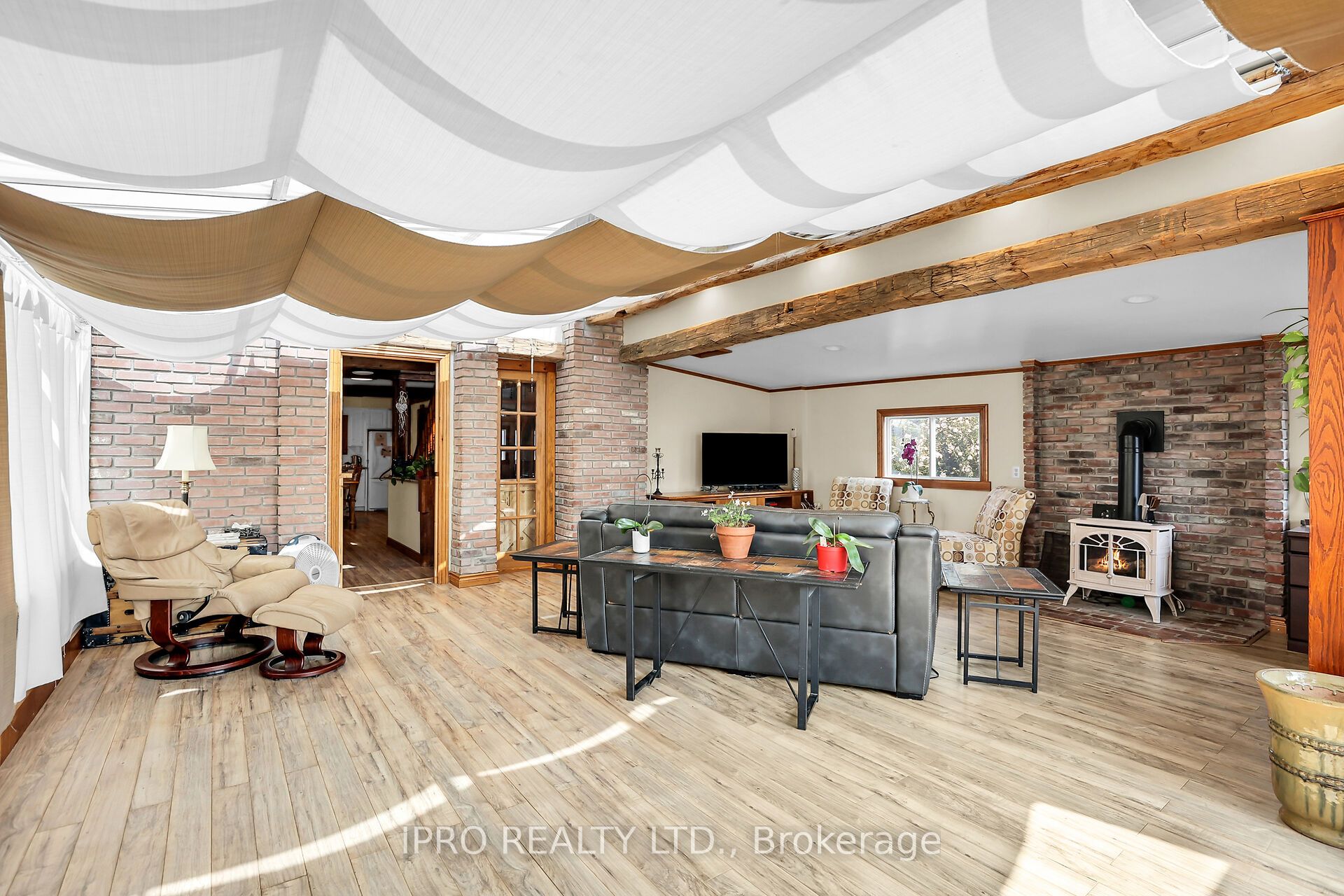 1027 Niagara Stone Road Property Photo 1