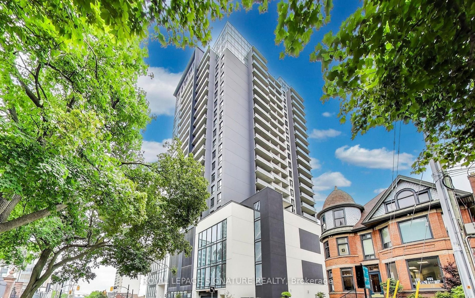 15 Queen St S Property Photo 1