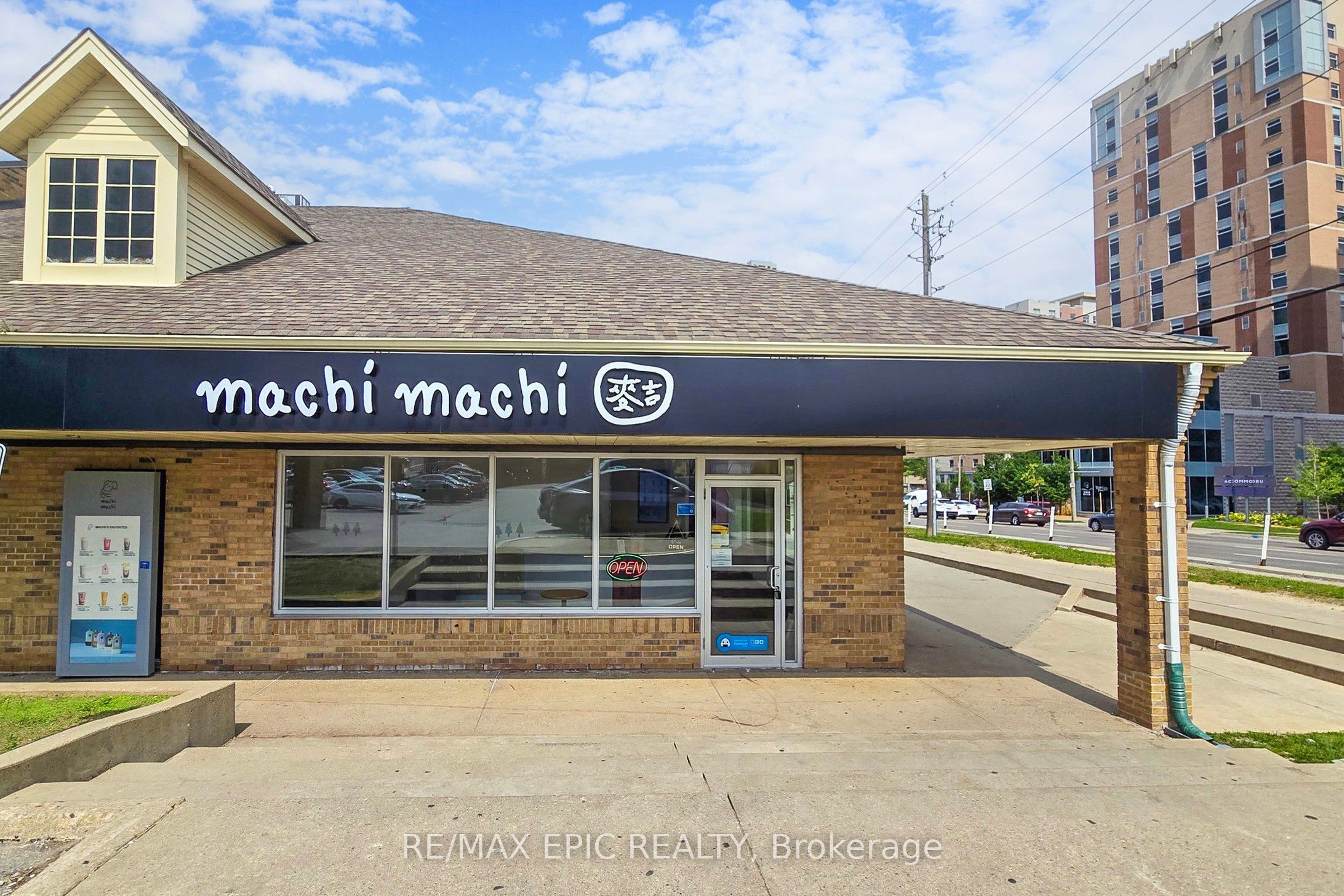 140 University Ave W Property Photo 1