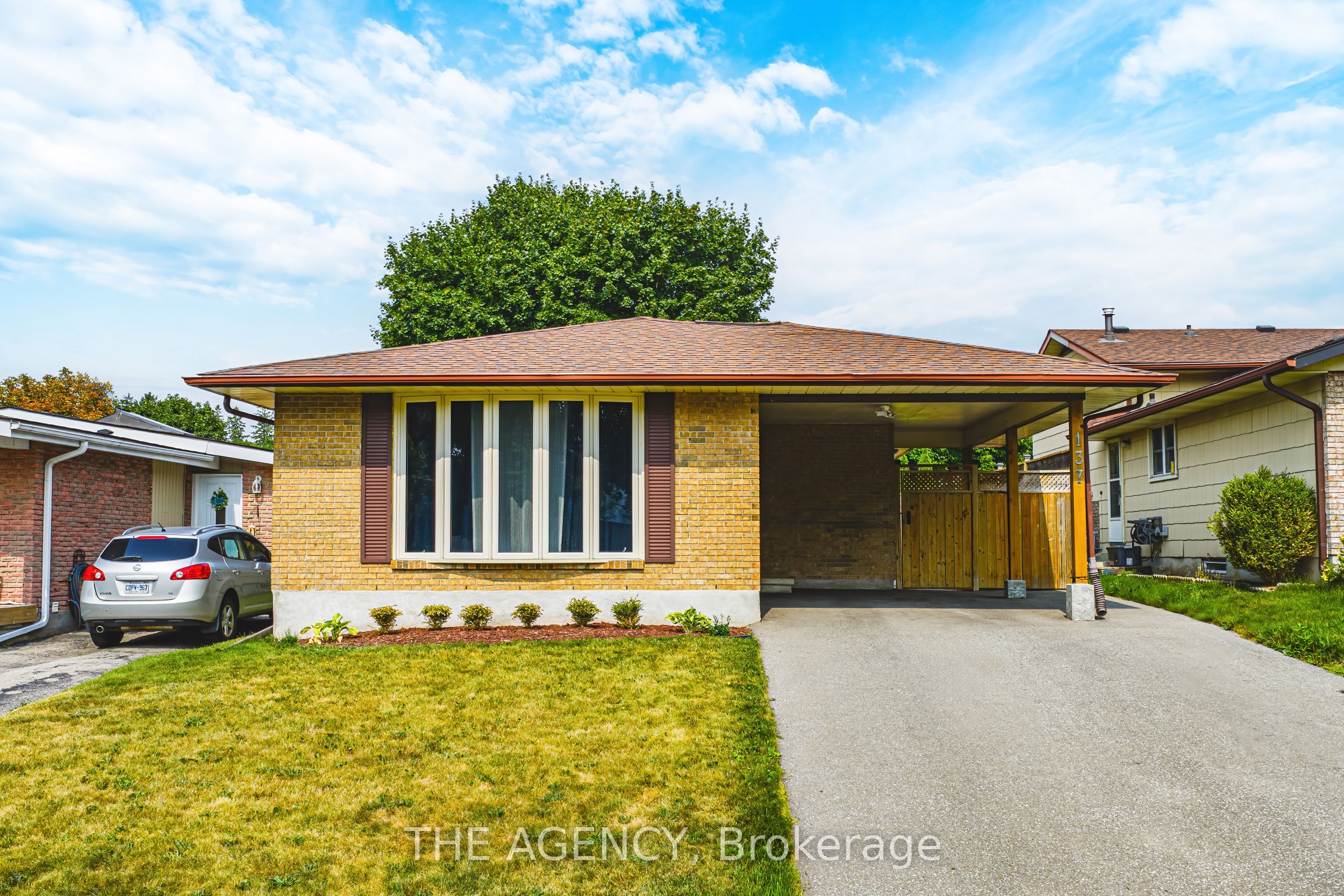 137 Pepperwood Crescent Property Photo 1