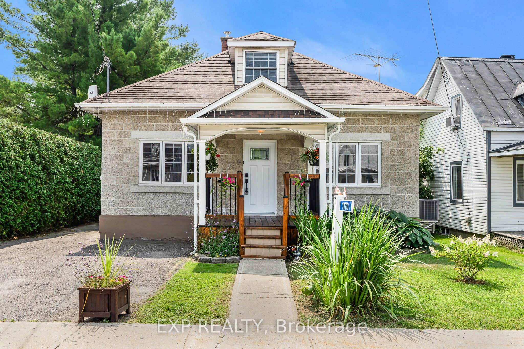 1170 Labrosse Street Property Photo 1