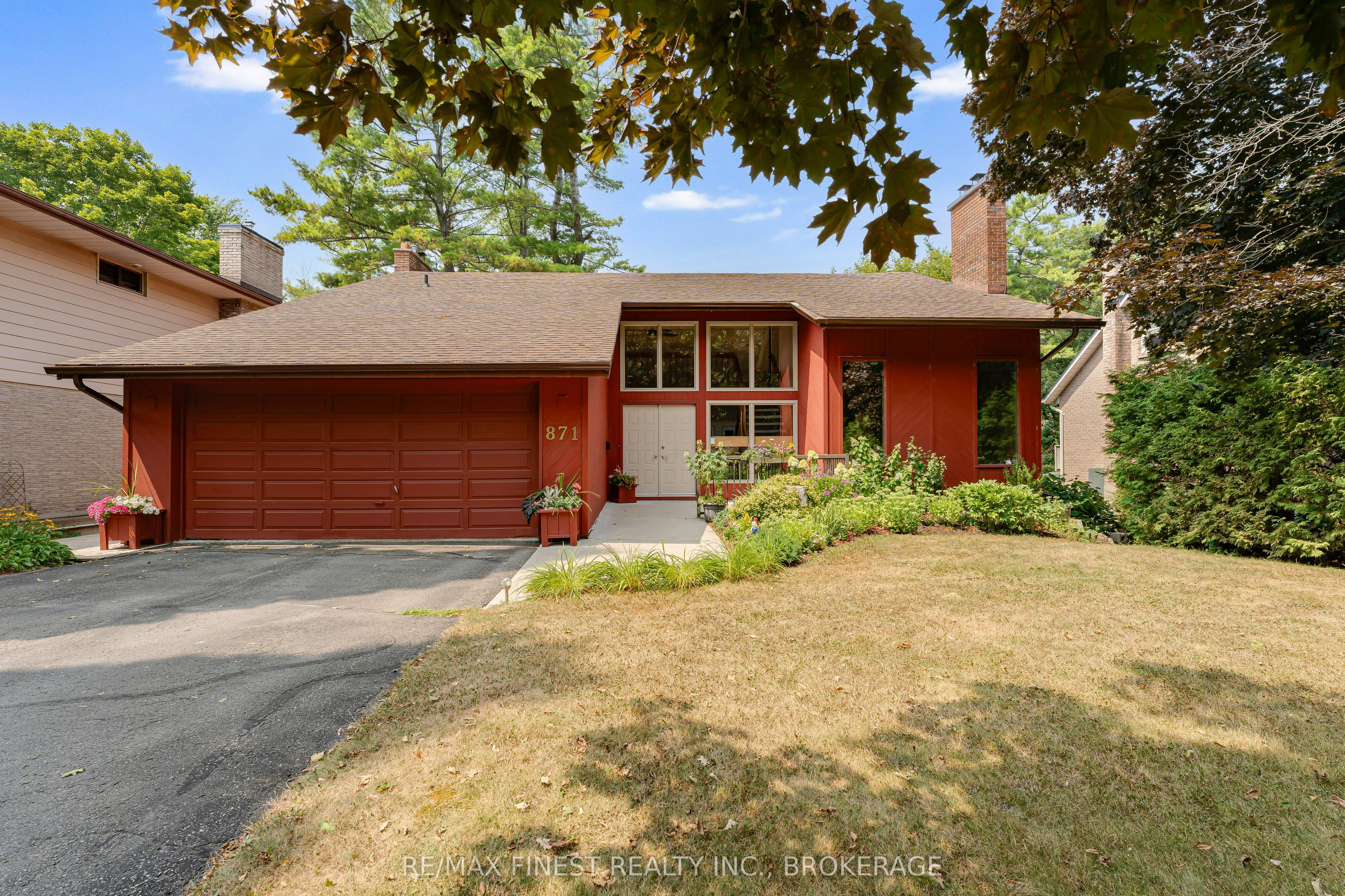 871 Safari Drive Property Photo 1