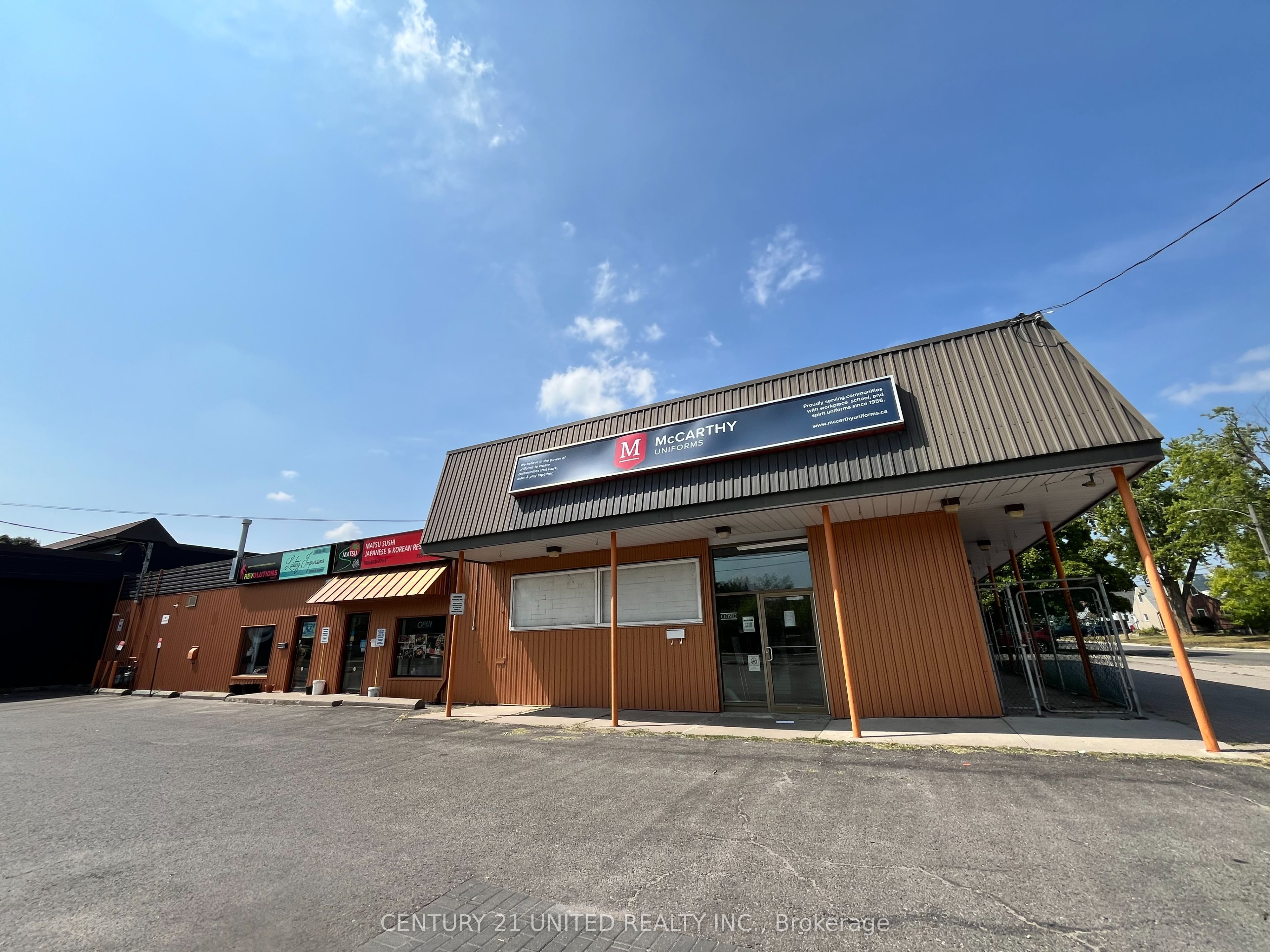 733 Park Street S Property Photo 1