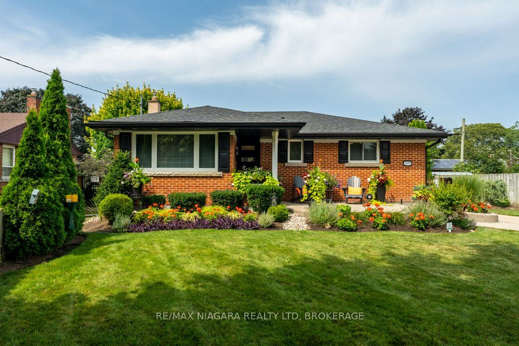 429 Grantham Avenue Property Photo 1