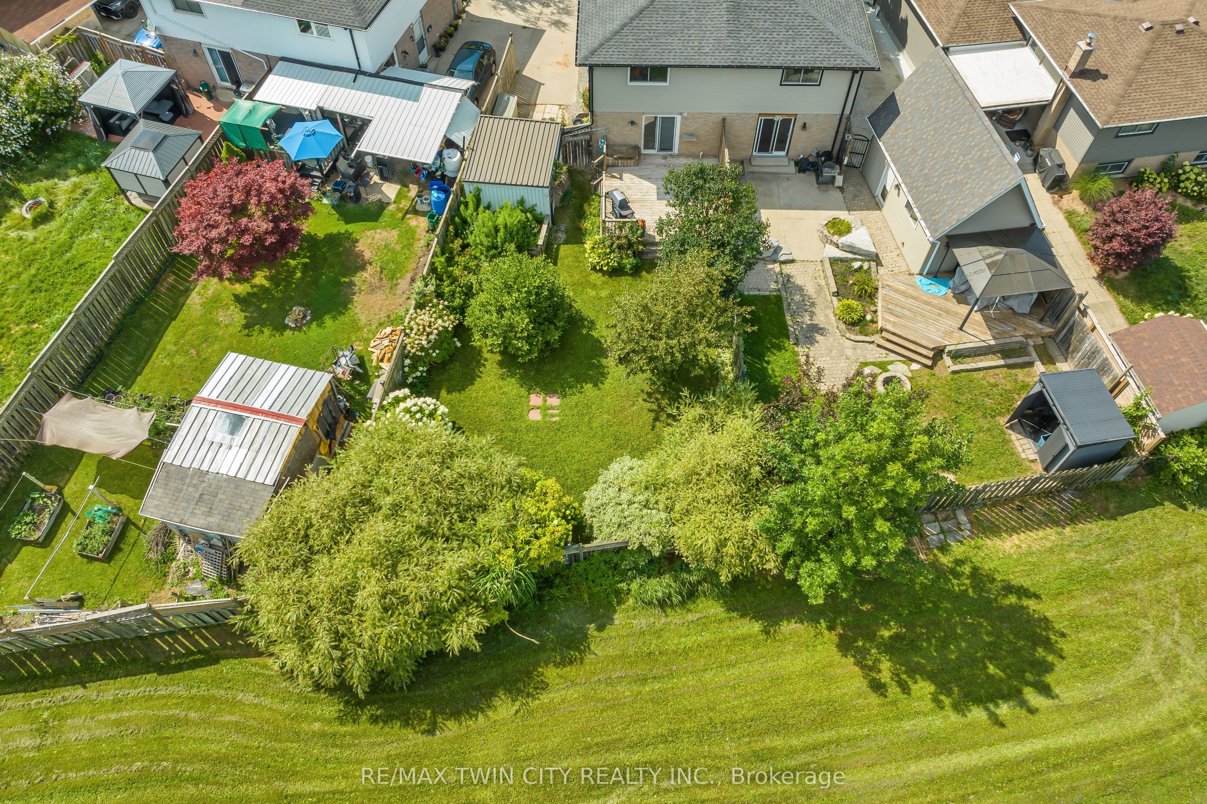 28 Uxbridge Cres Property Photo 1