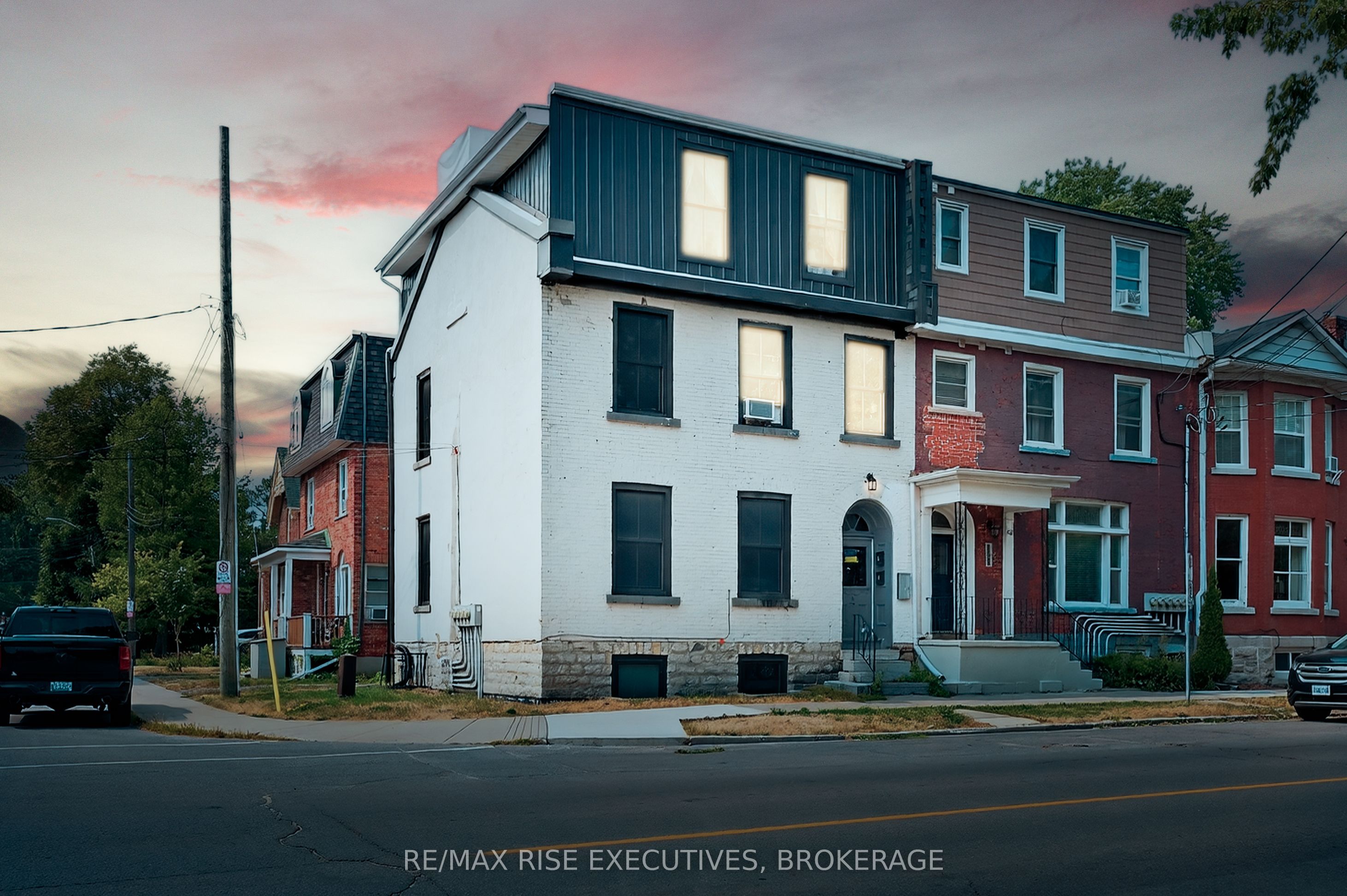 160 King St E Property Photo 1