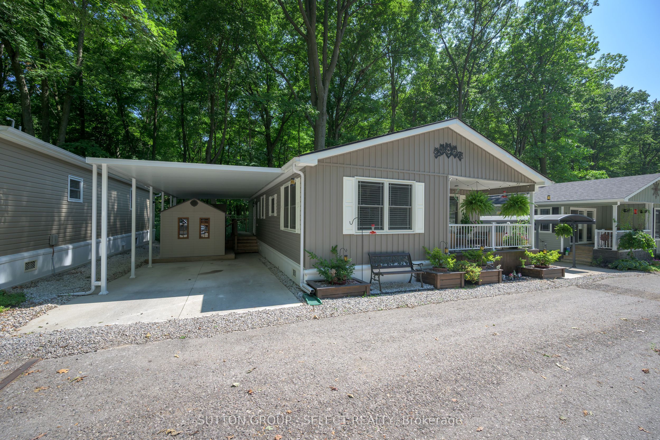 22790 Amiens Rd Property Photo 1