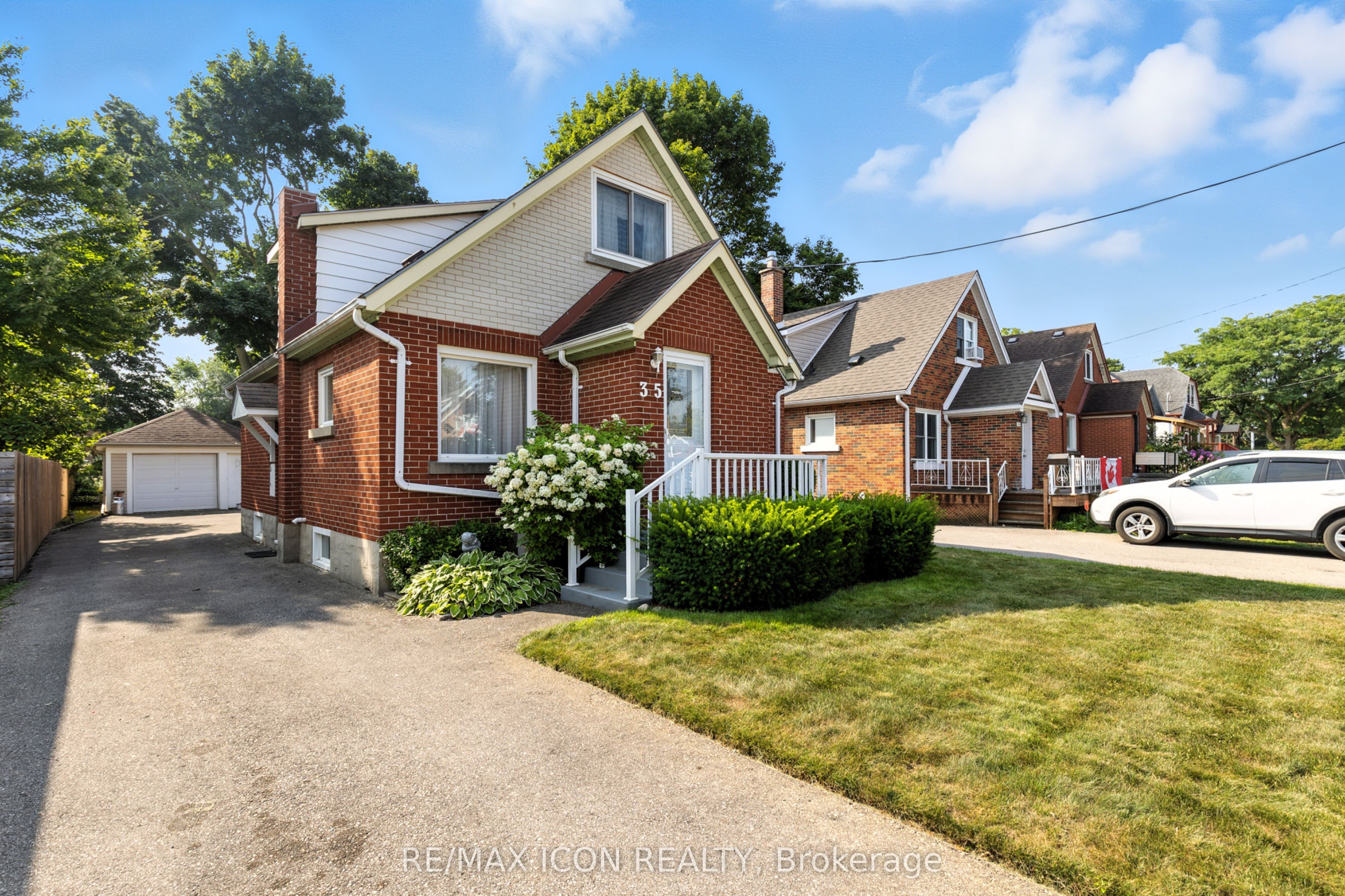 35 Grenville Ave Property Photo 1