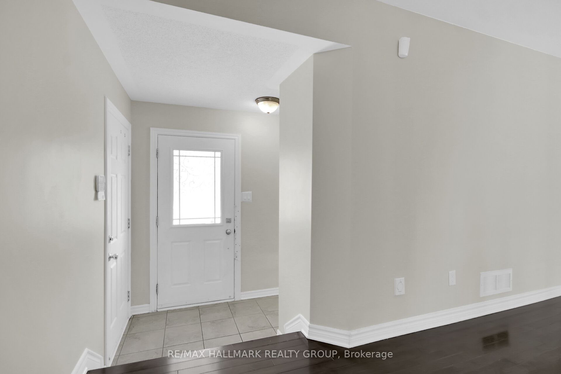 418 Temiskaming Crescent Property Photo 3