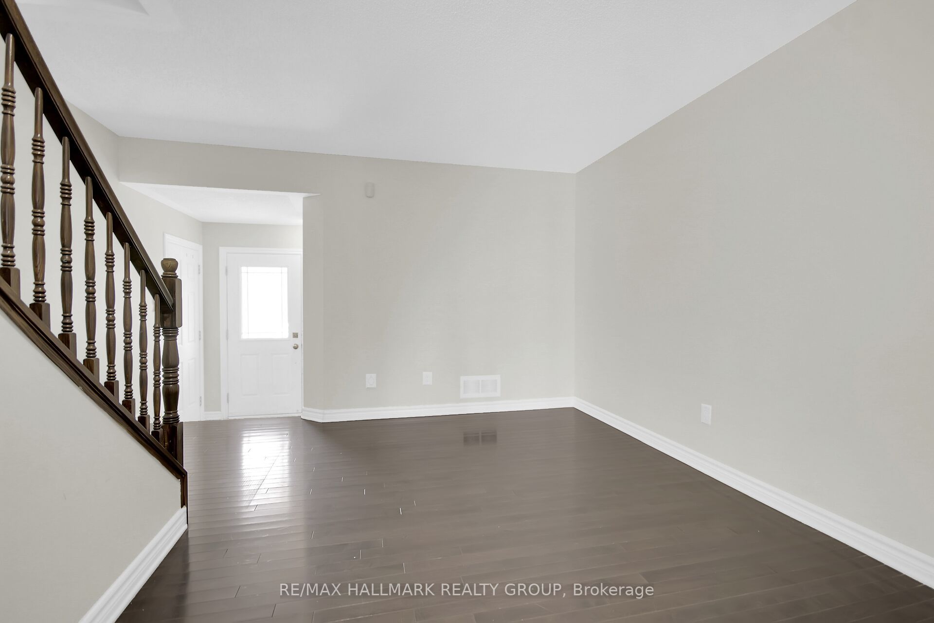 418 Temiskaming Crescent Property Photo 4