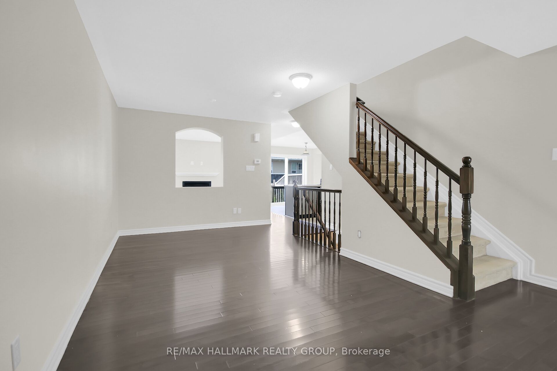 418 Temiskaming Crescent Property Photo 6