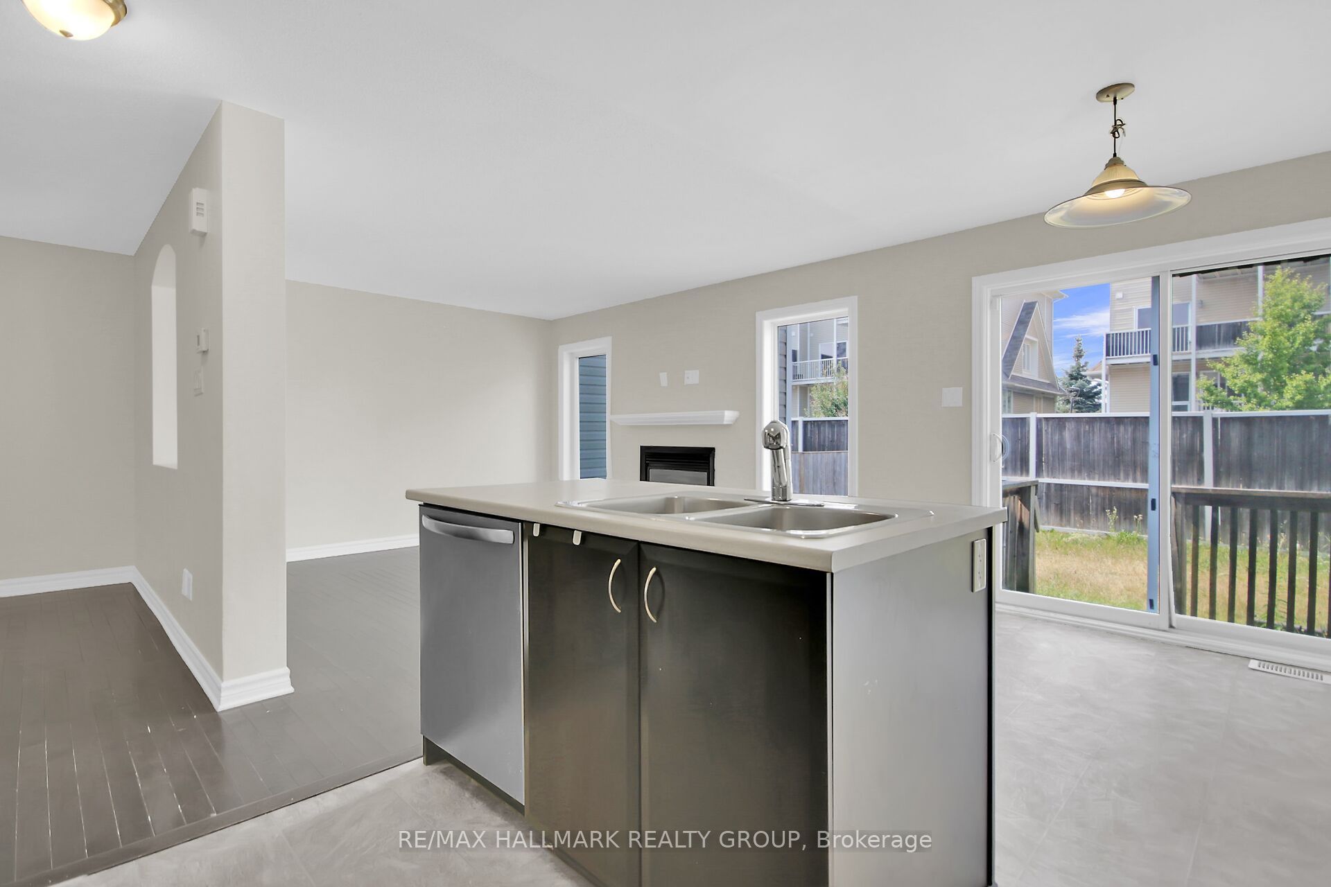 418 Temiskaming Crescent Property Photo 9