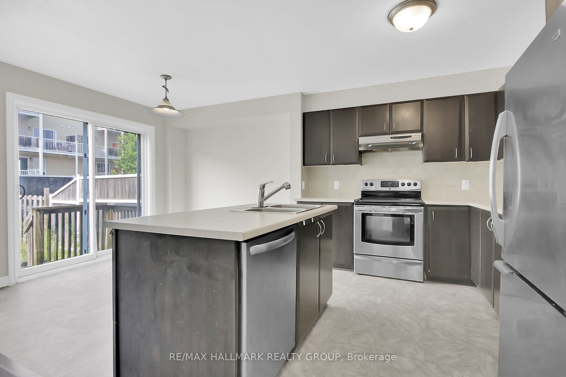 418 Temiskaming Crescent Property Photo 10