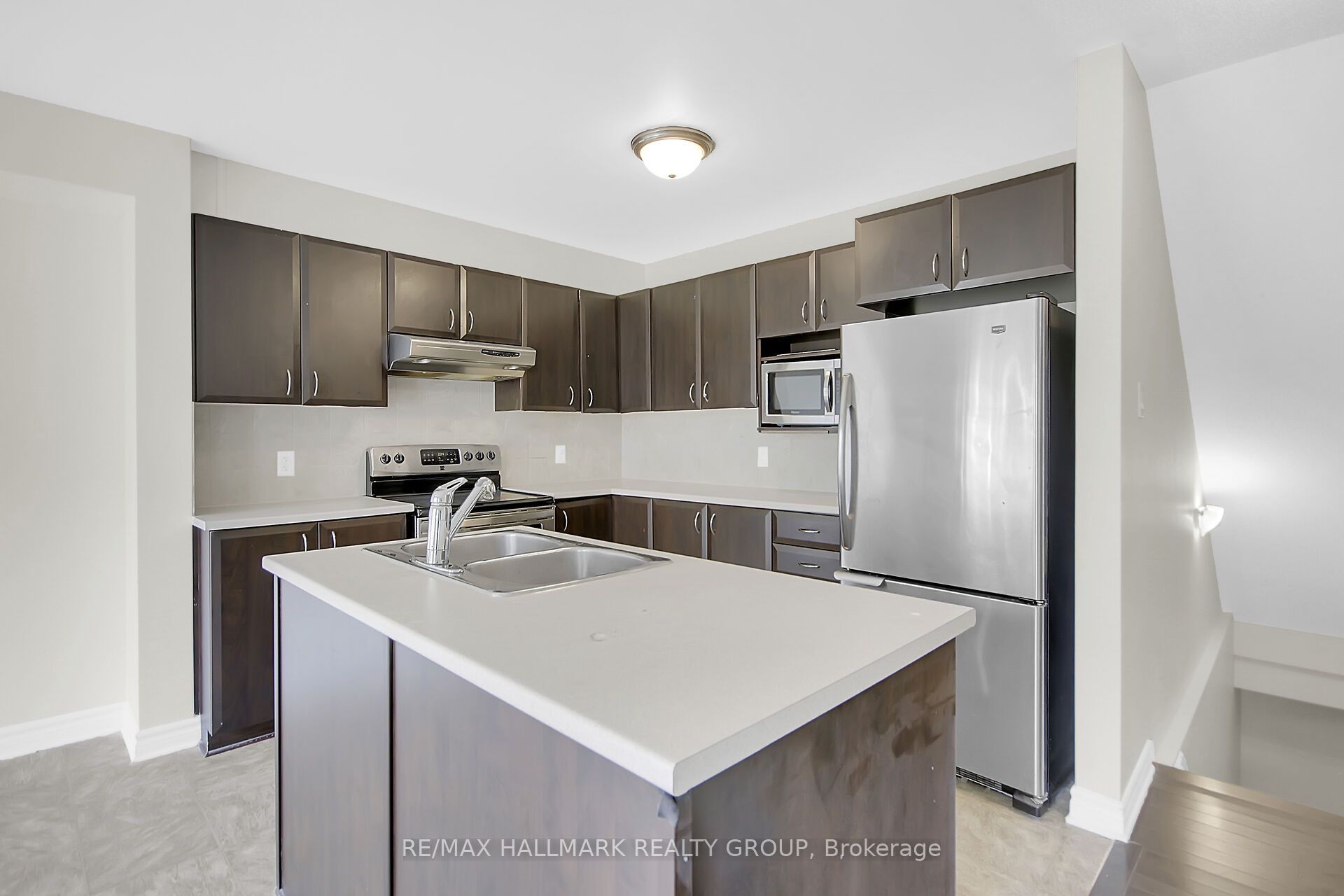 418 Temiskaming Crescent Property Photo 13