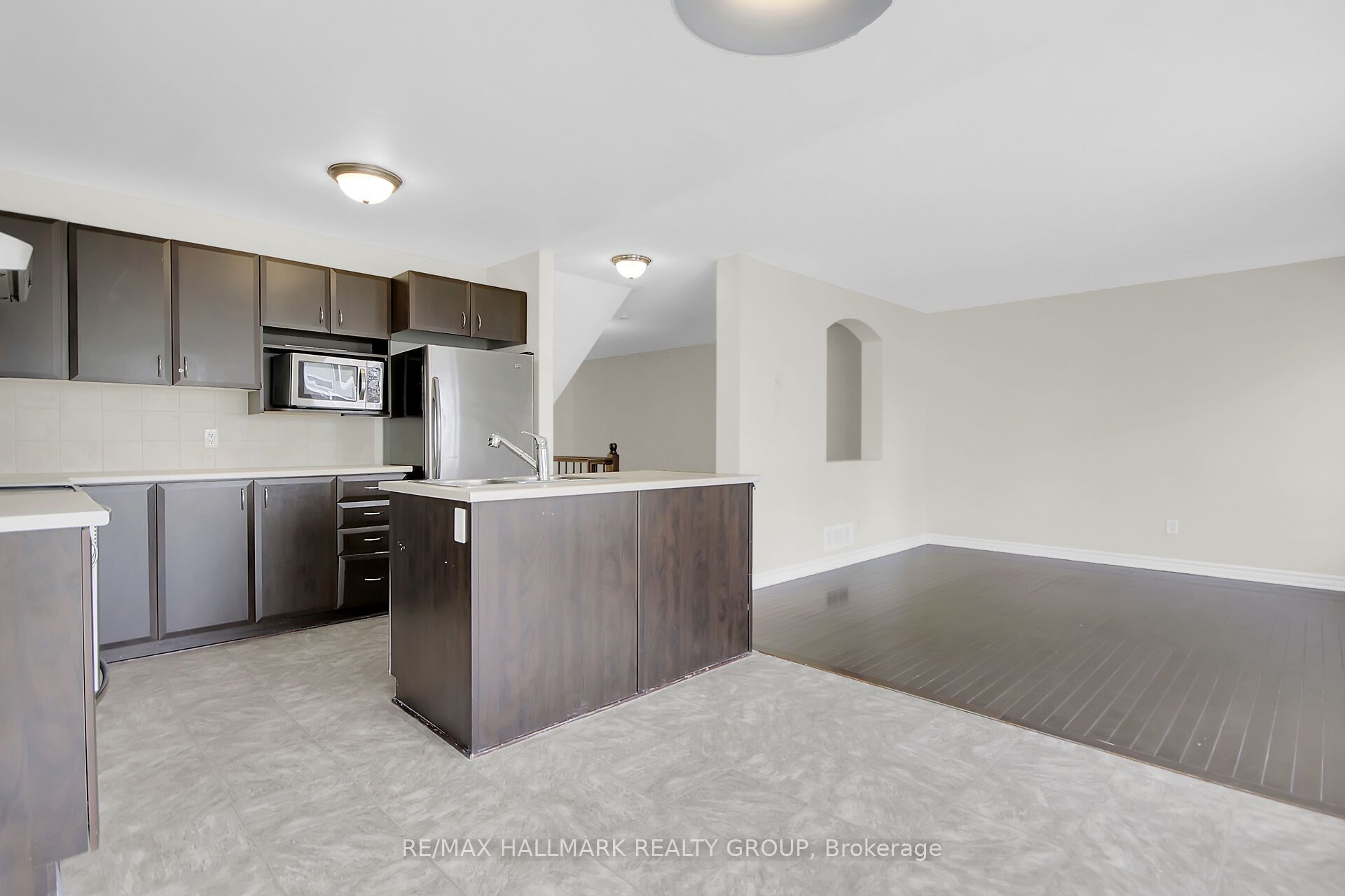 418 Temiskaming Crescent Property Photo 14