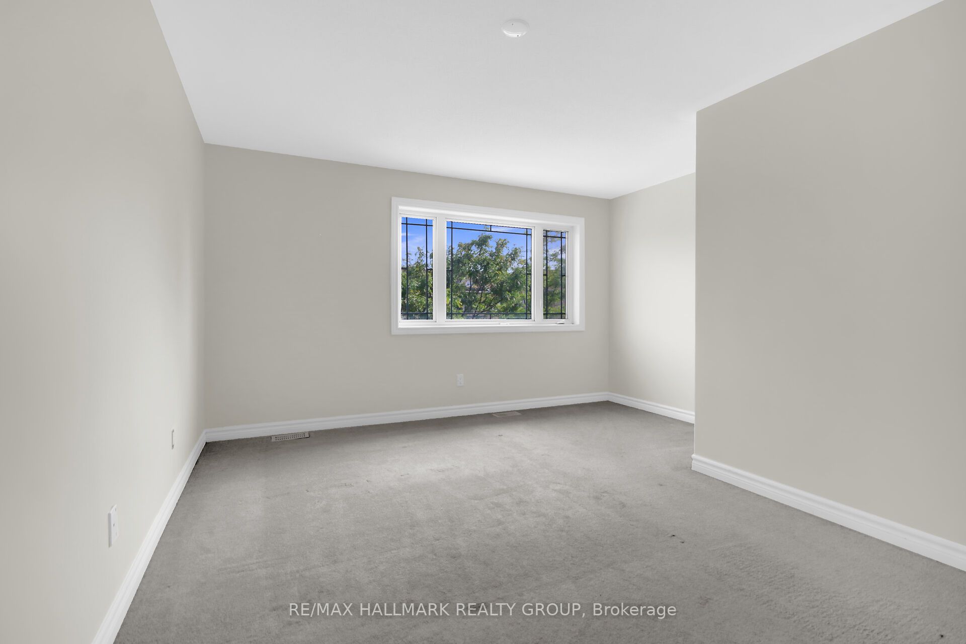 418 Temiskaming Crescent Property Photo 21