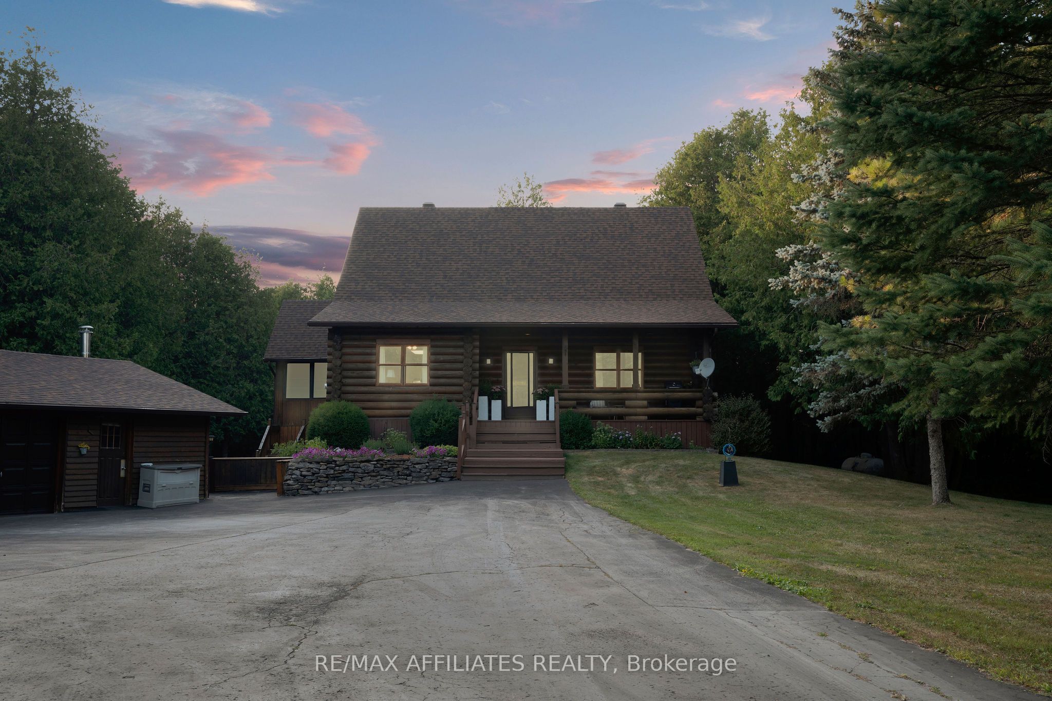 256 Saunders Rd Property Photo 1