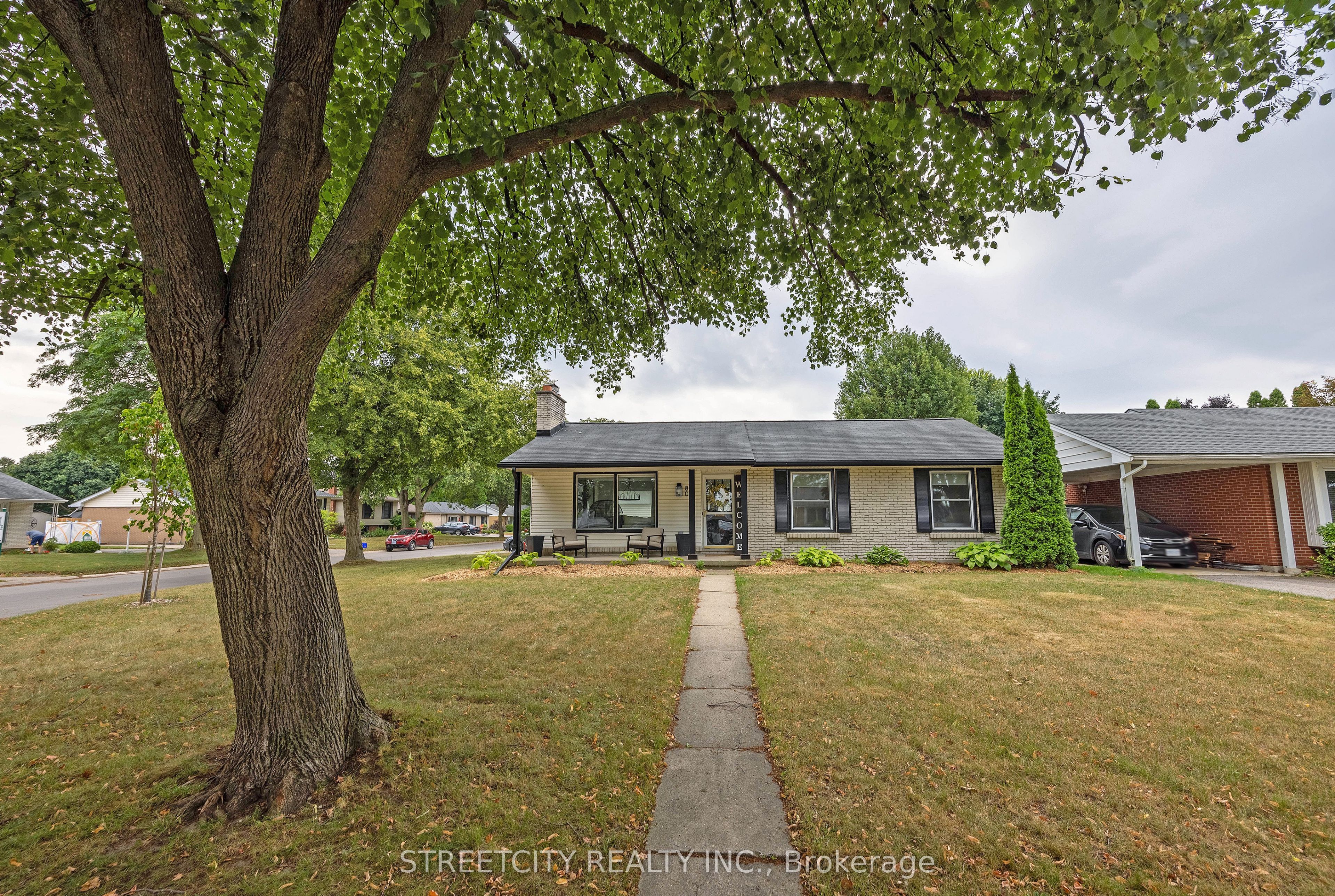 80 Maxwell Cres Property Photo 1