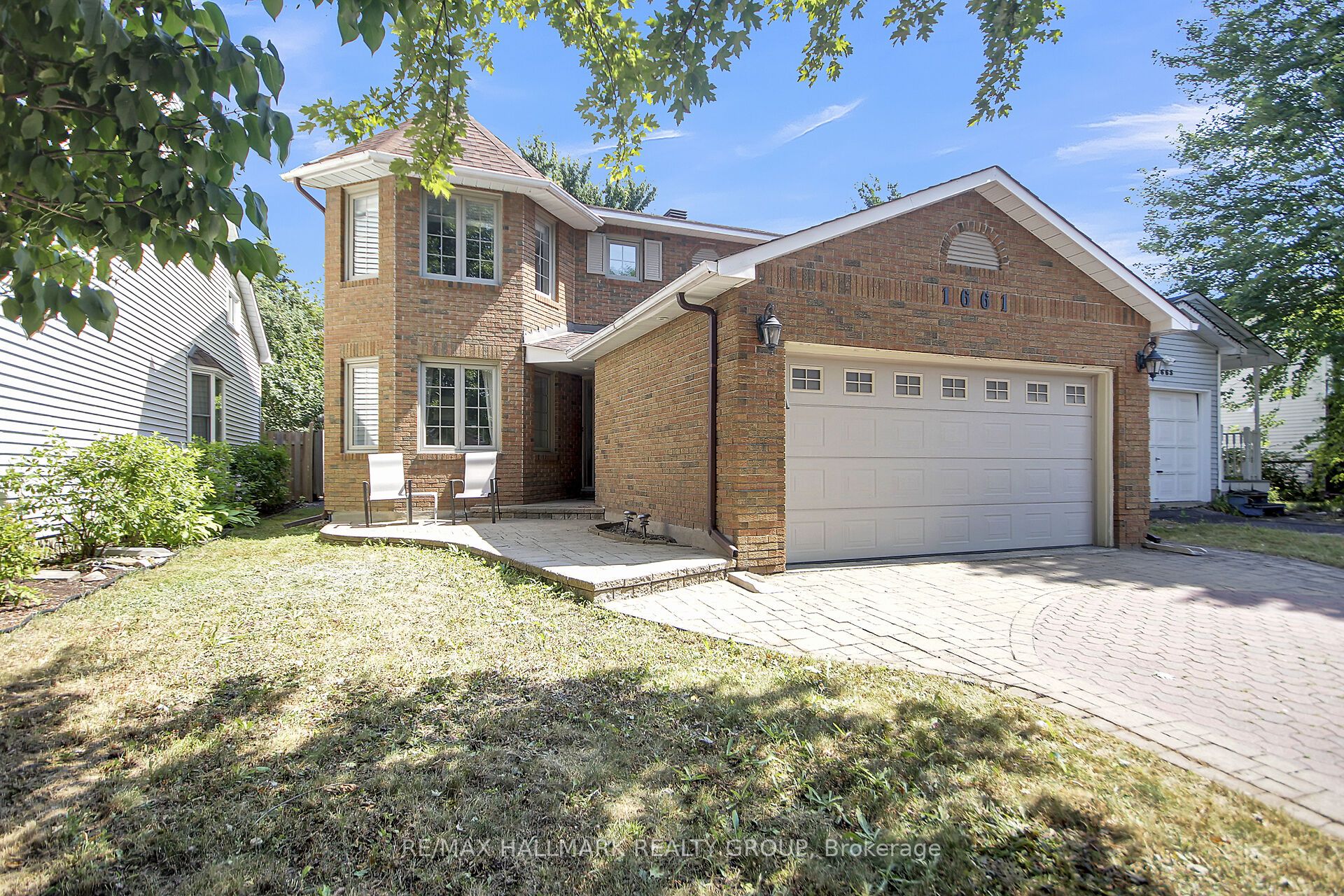 1661 Kindersley Ave Property Photo 1