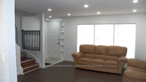 513 E Parkview Crescent E 4 Property Photo 2