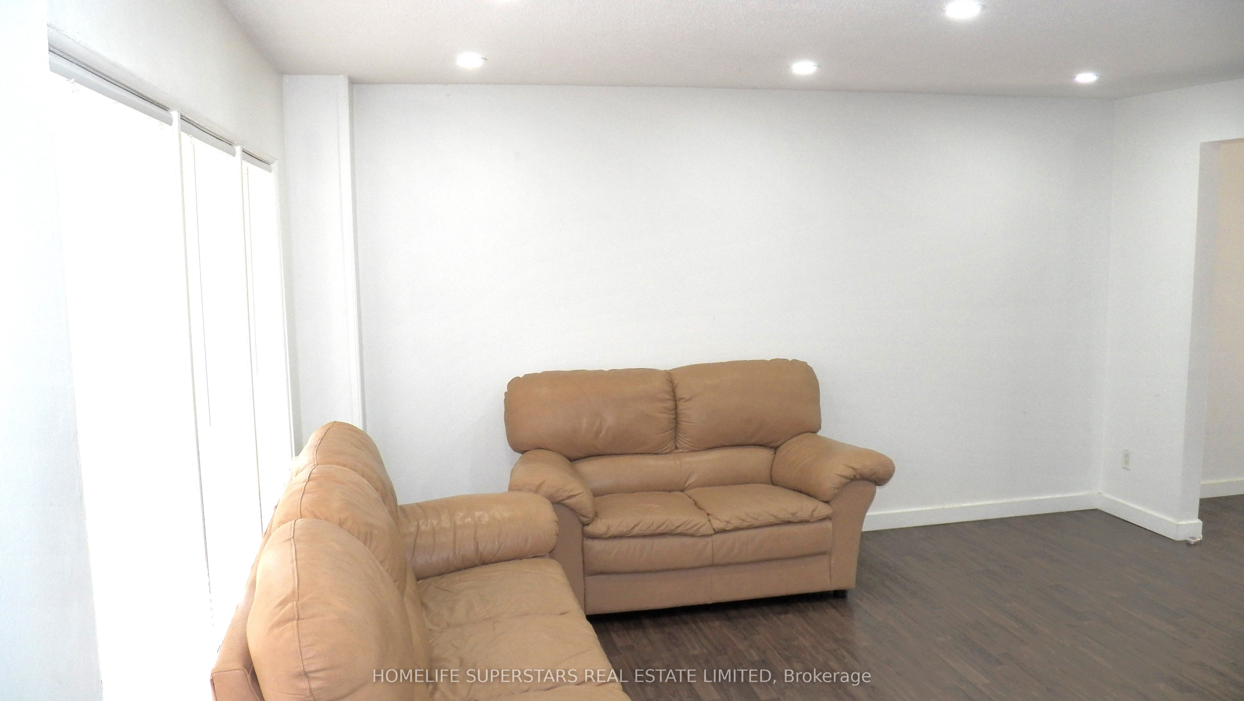 513 E Parkview Crescent E 4 Property Photo 5