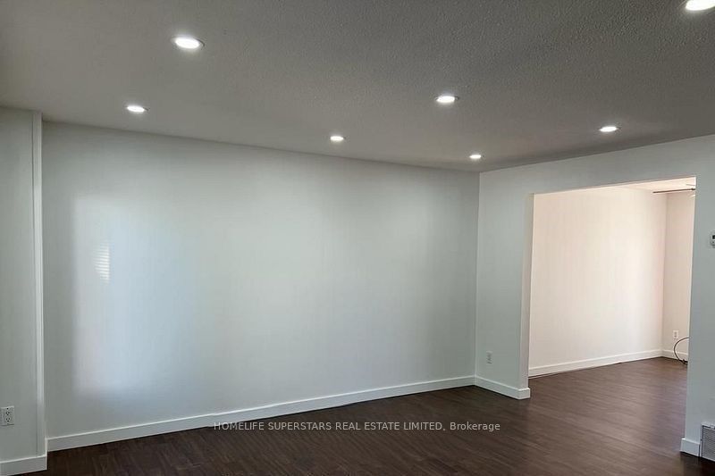 513 E Parkview Crescent E 4 Property Photo 11