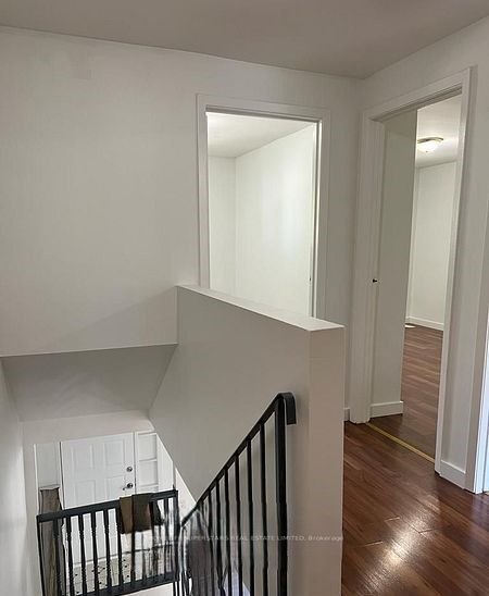 513 E Parkview Crescent E 4 Property Photo 12