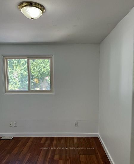 513 E Parkview Crescent E 4 Property Photo 14