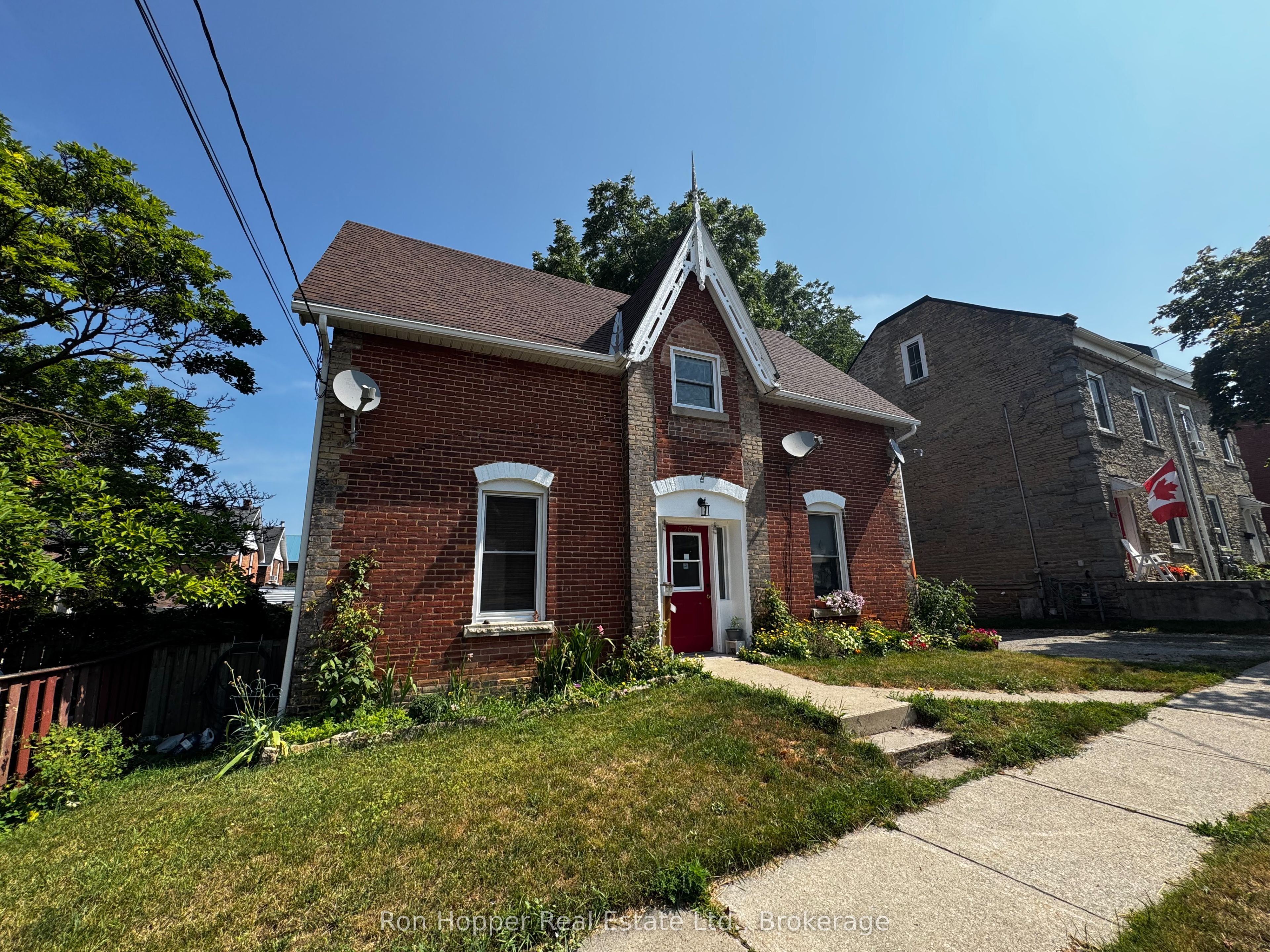 226 12th St E Property Photo 1